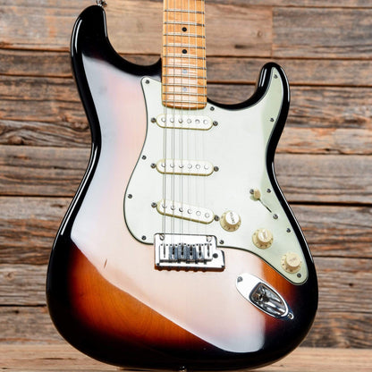 Fender Custom Shop Custom Deluxe Stratocaster Sunburst 2011 Electric Guitars / Solid Body