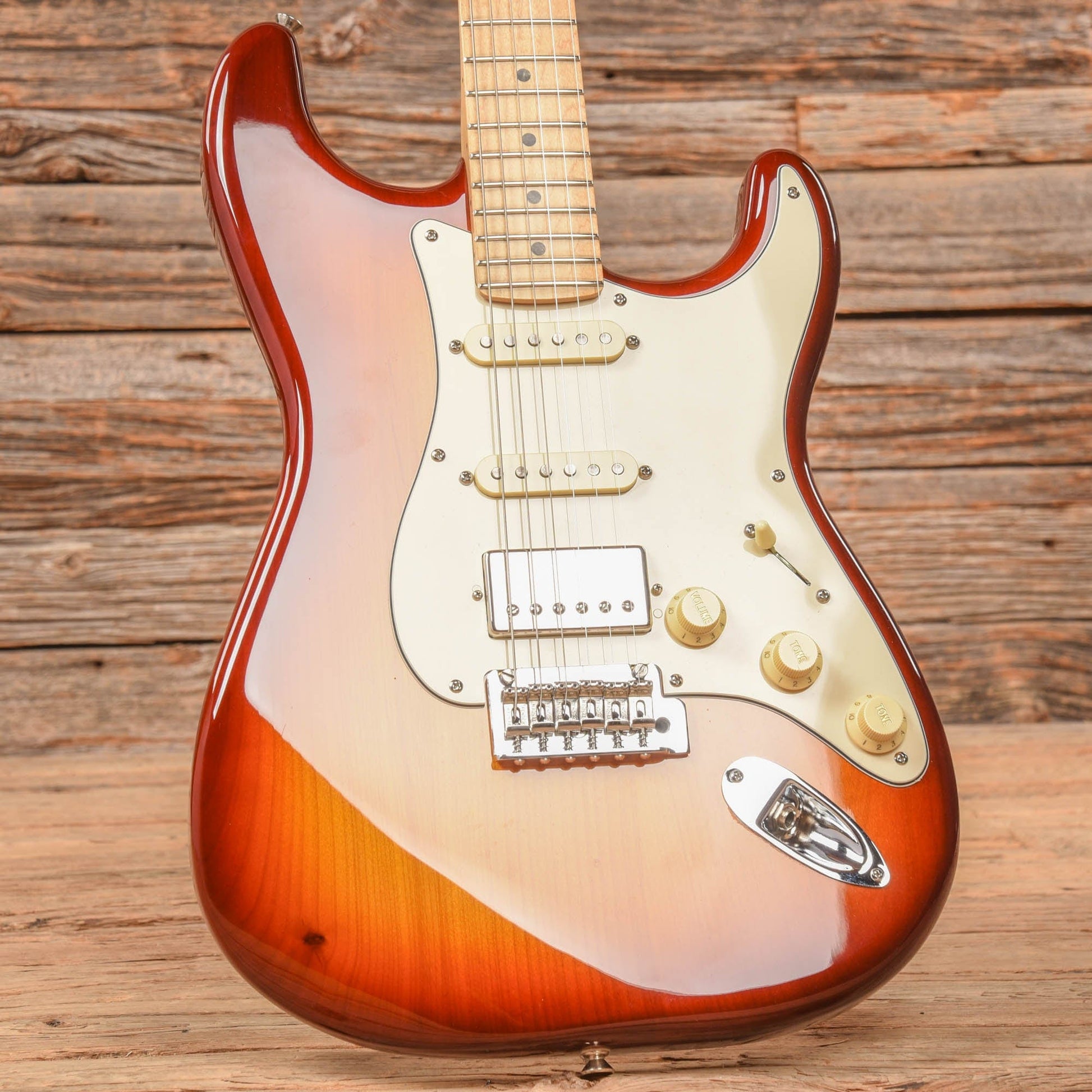 Fender Deluxe Stratocaster HSS Sunburst 2019 Electric Guitars / Solid Body