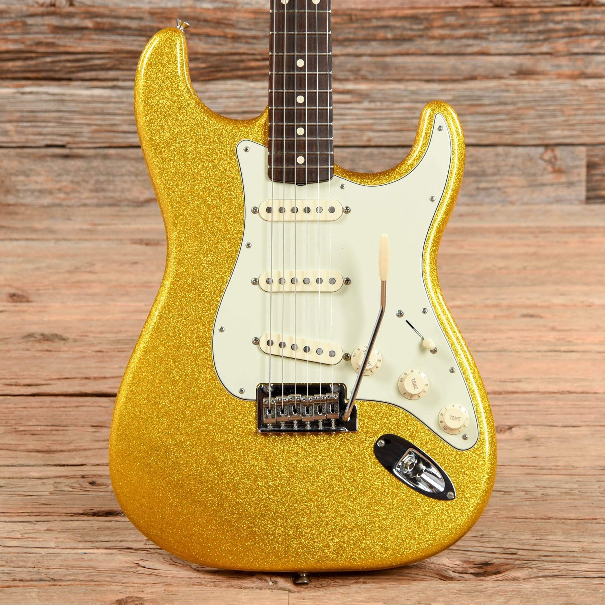 Fender FSR Classic Player '60s Stratocaster Vegas Gold Sparkle 2014 Electric Guitars / Solid Body