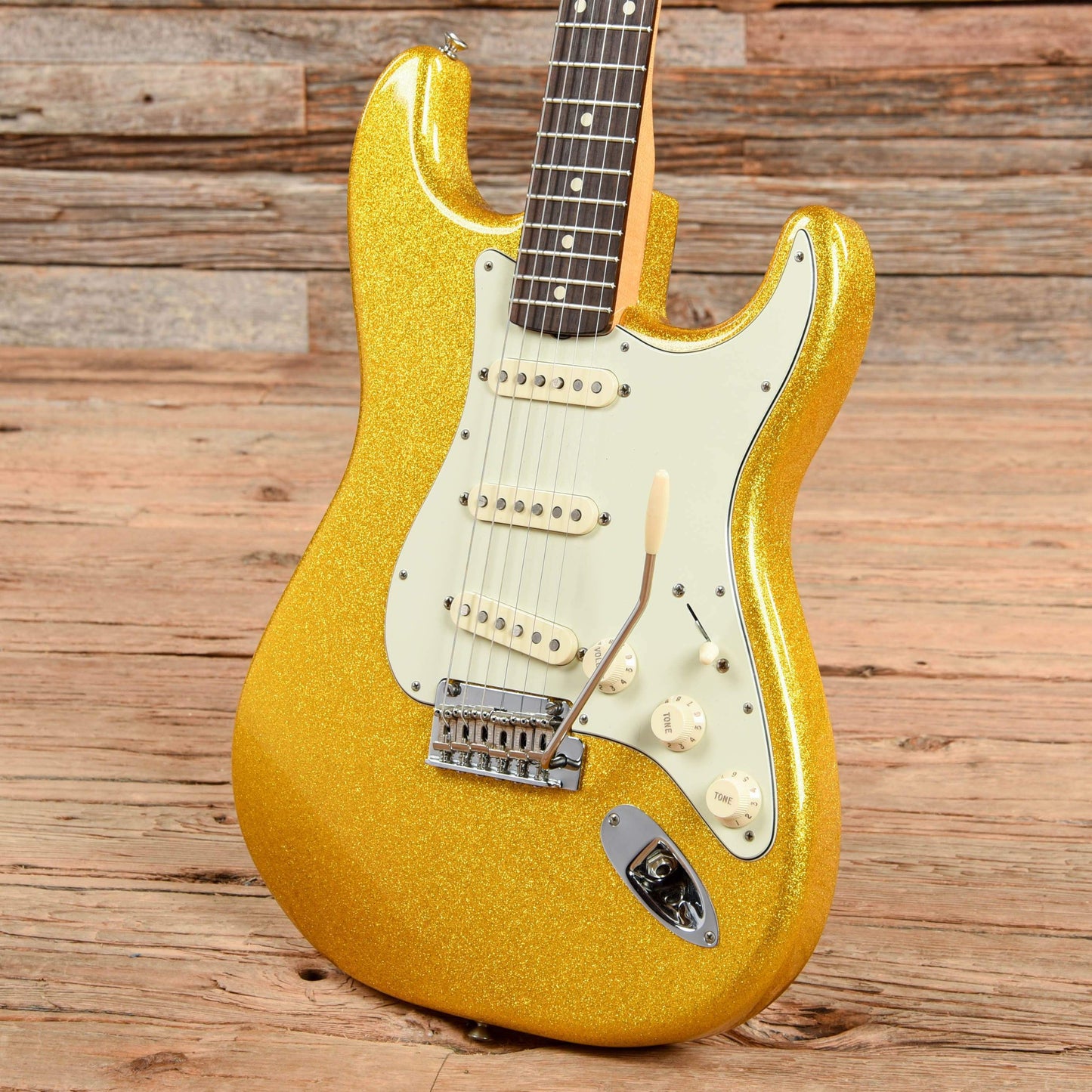 Fender FSR Classic Player '60s Stratocaster Vegas Gold Sparkle 2014 Electric Guitars / Solid Body