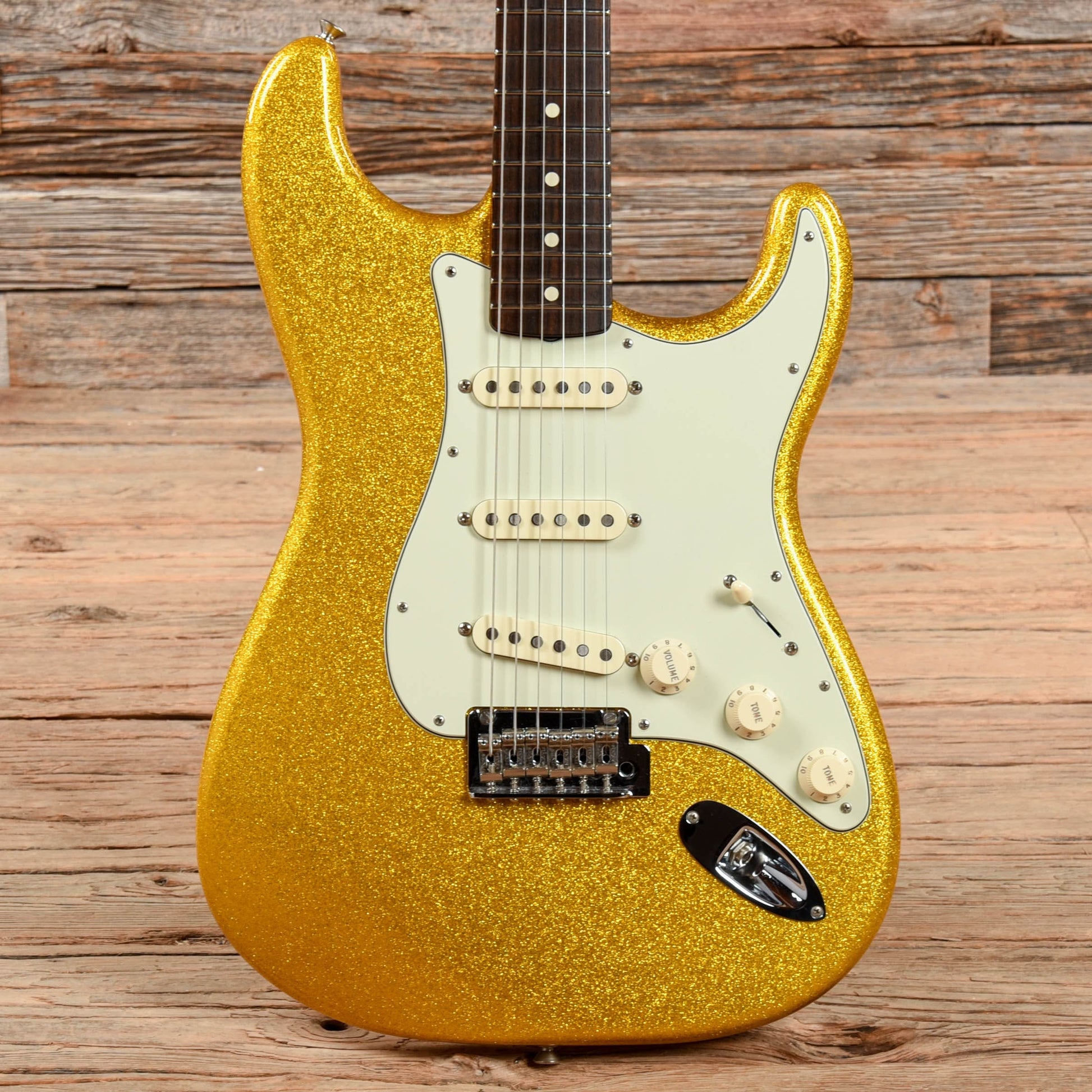 Fender FSR Classic Player '60s Stratocaster Vegas Gold Sparkle 2014 Electric Guitars / Solid Body