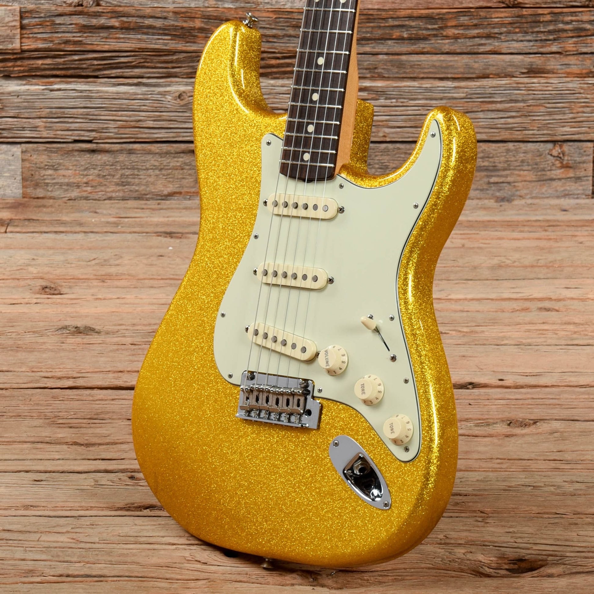 Fender FSR Classic Player '60s Stratocaster Vegas Gold Sparkle 2014 Electric Guitars / Solid Body