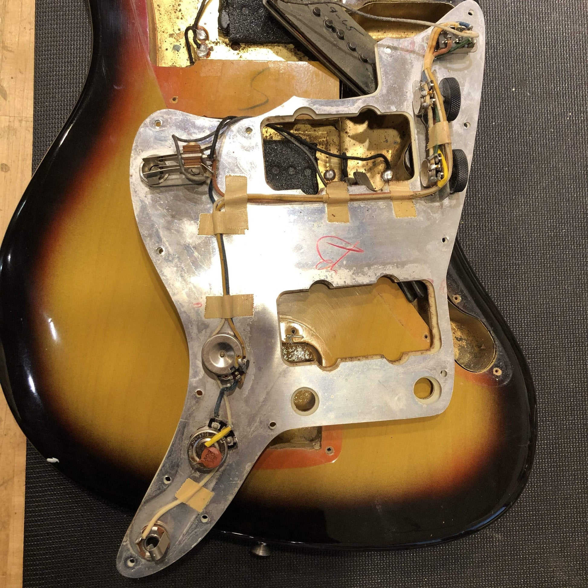 Fender Jazzmaster Sunburst 1965 Electric Guitars / Solid Body