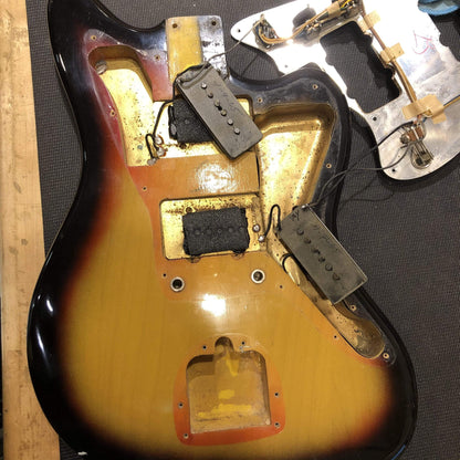 Fender Jazzmaster Sunburst 1965 Electric Guitars / Solid Body