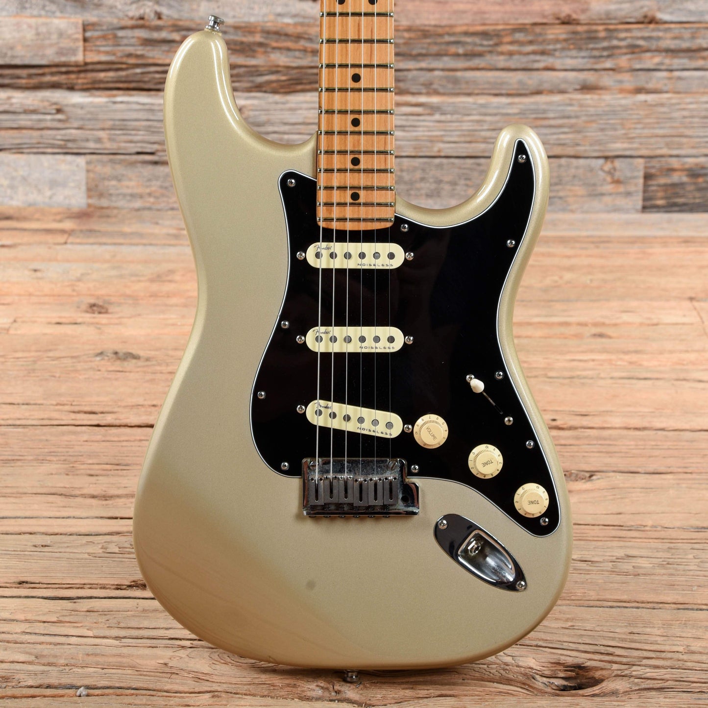 Fender Lone Star Stratocaster Shoreline Gold 1999 Electric Guitars / Solid Body