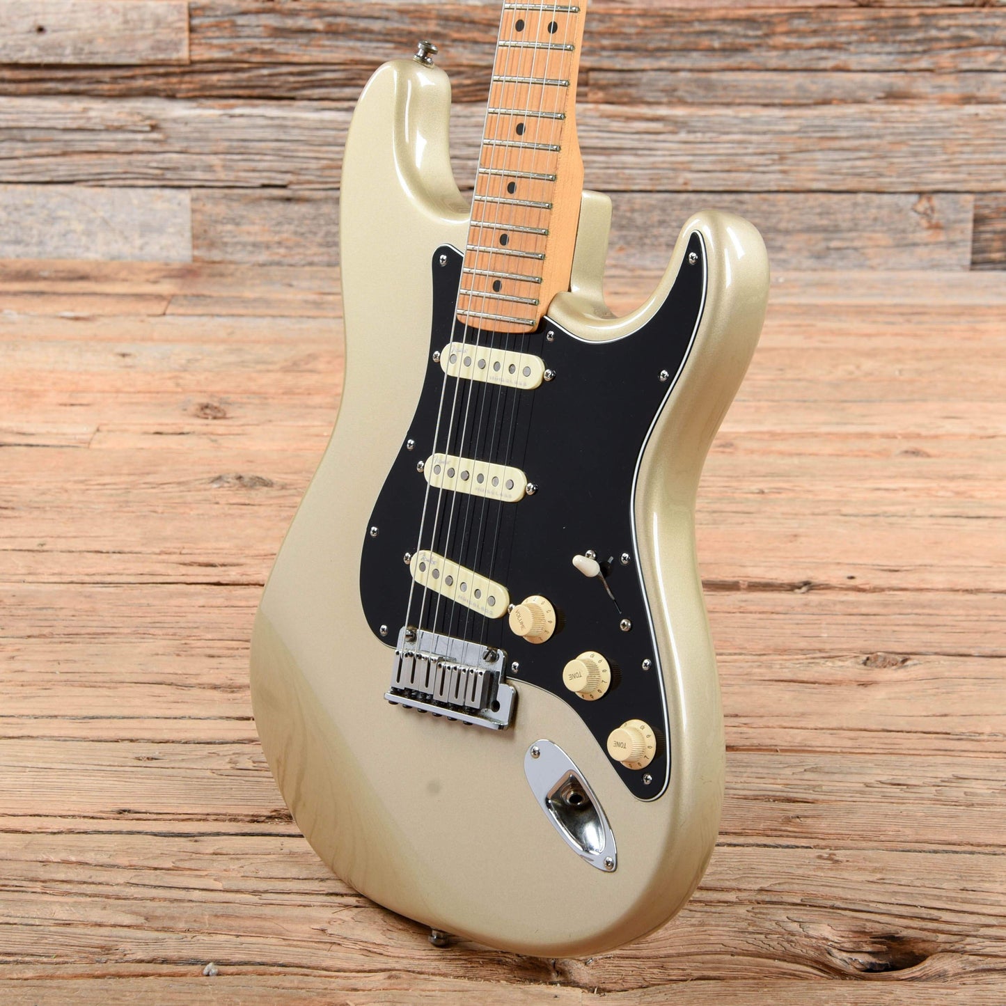 Fender Lone Star Stratocaster Shoreline Gold 1999 Electric Guitars / Solid Body