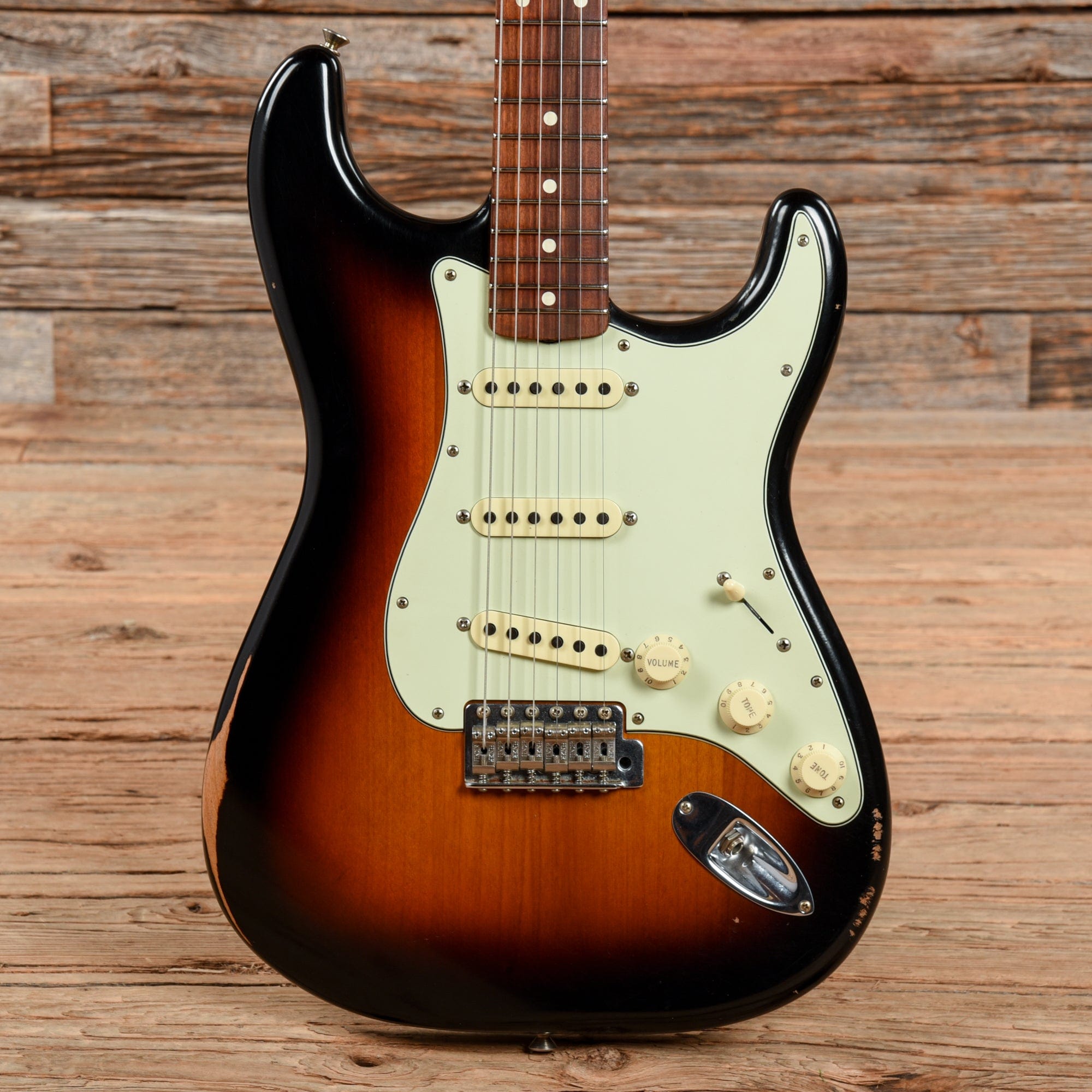 Fender Road Worn '60s Stratocaster Sunburst 2018 – Chicago Music 