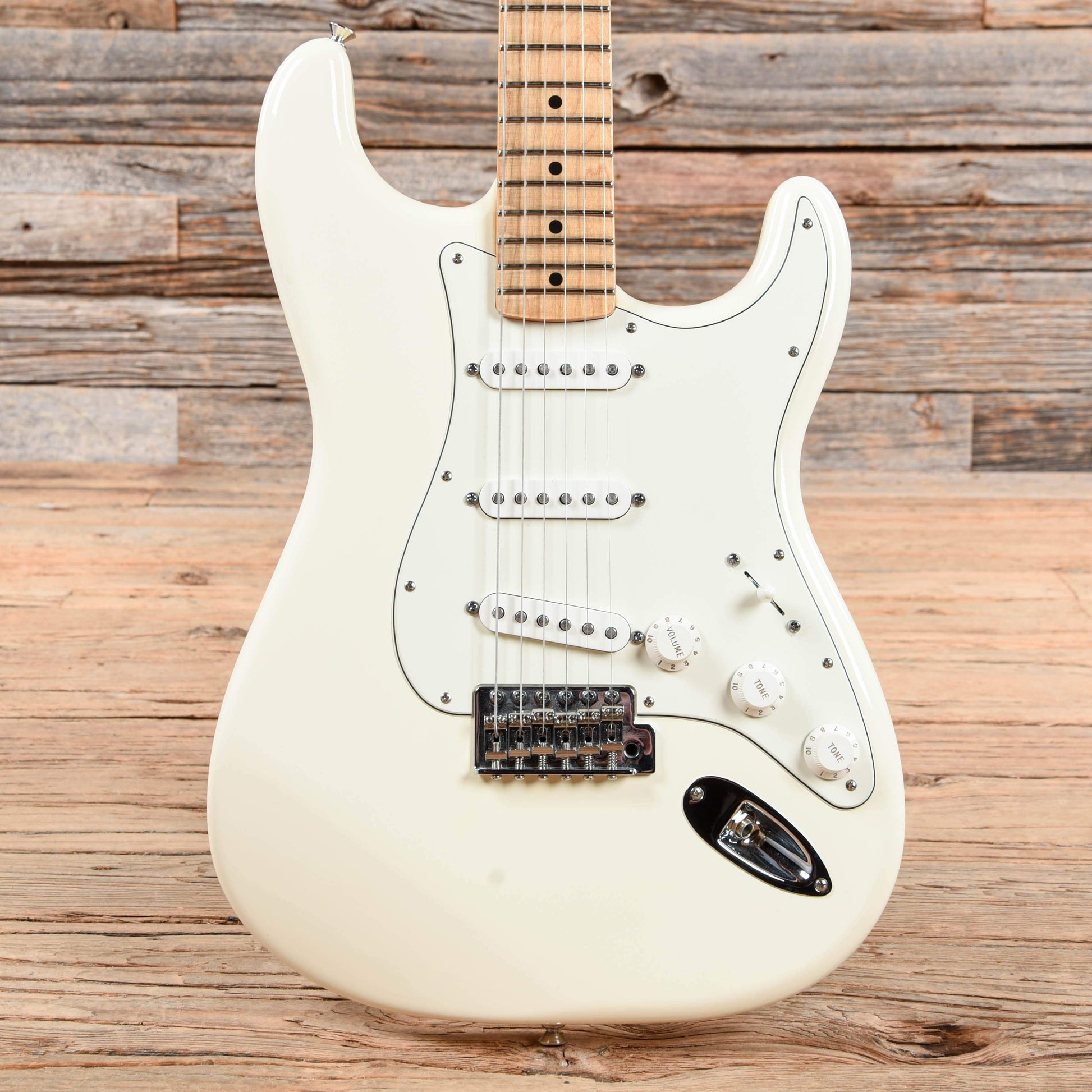 Fender Standard Stratocaster Arctic White 2011 Electric Guitars / Solid Body