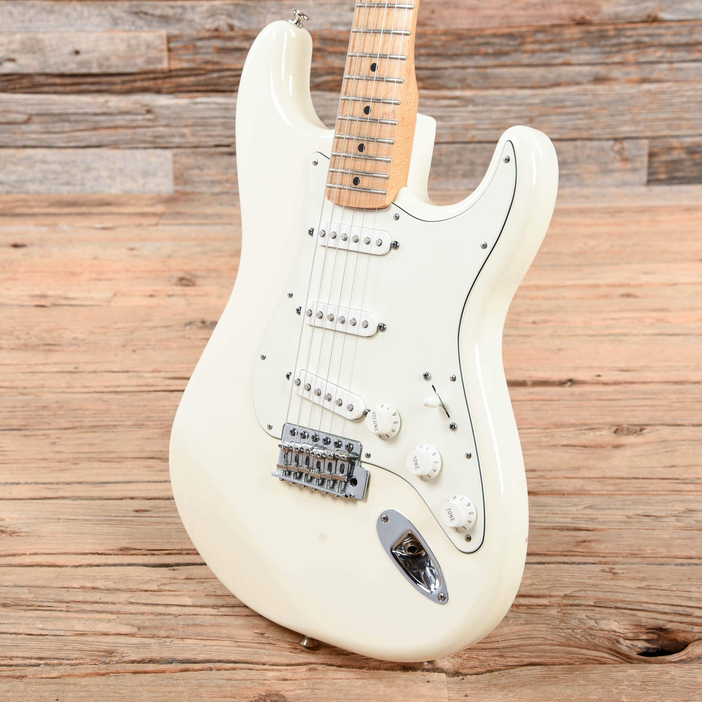 Fender Standard Stratocaster Arctic White 2011 Electric Guitars / Solid Body