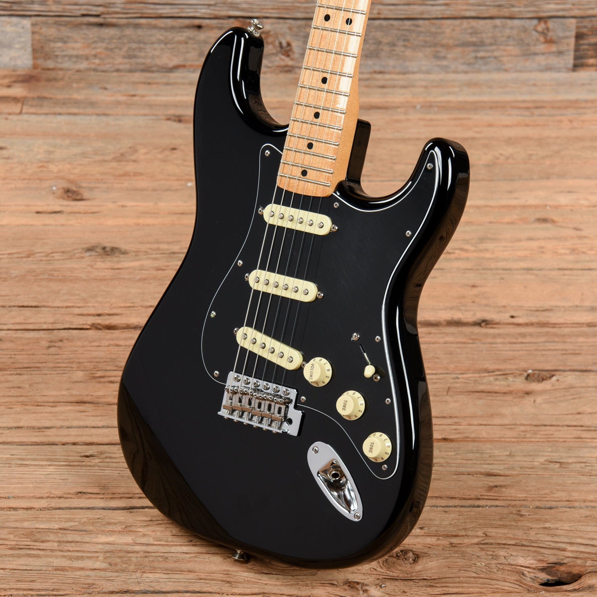 Fender Standard Stratocaster Black 2018 Electric Guitars / Solid Body