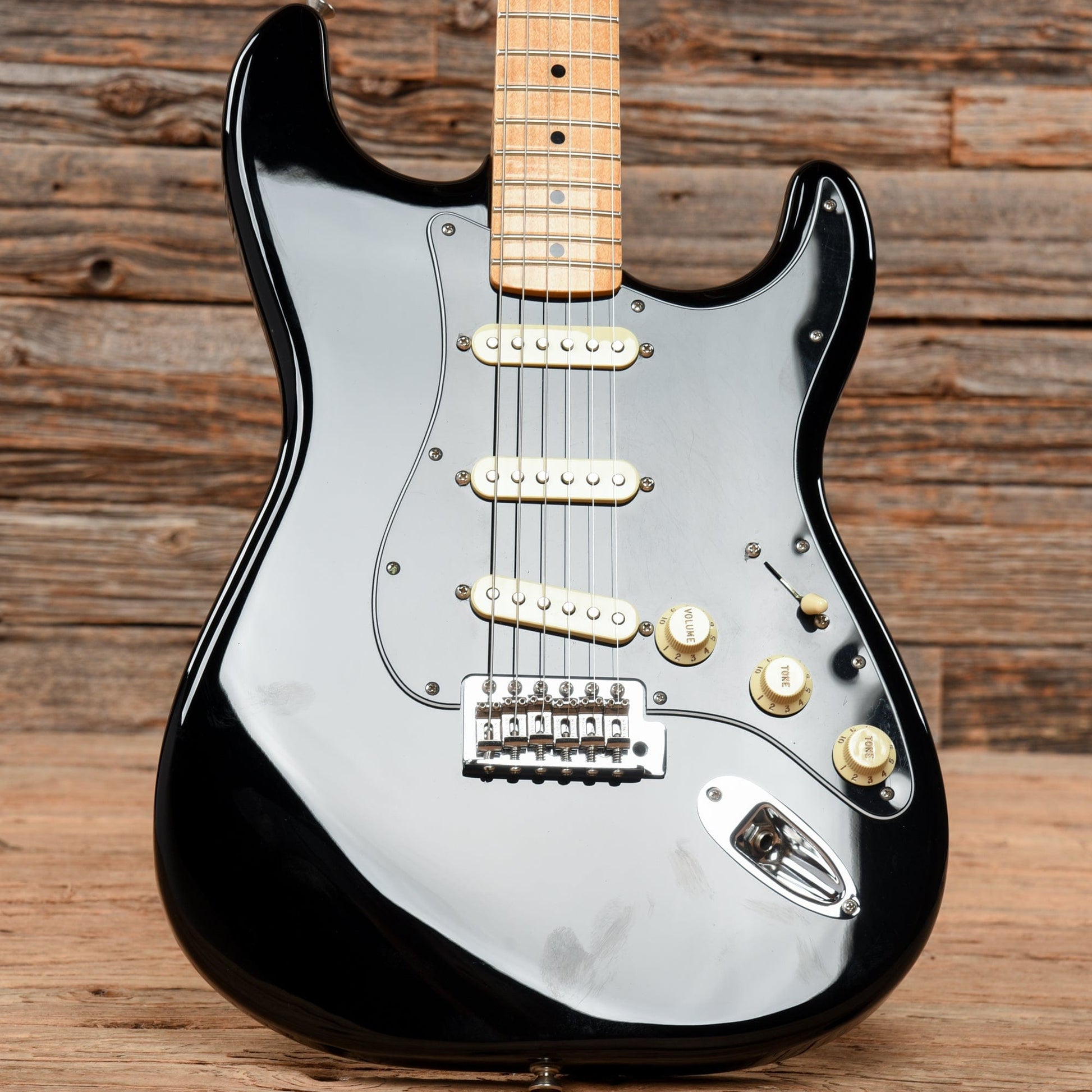 Fender Standard Stratocaster Black 2018 Electric Guitars / Solid Body