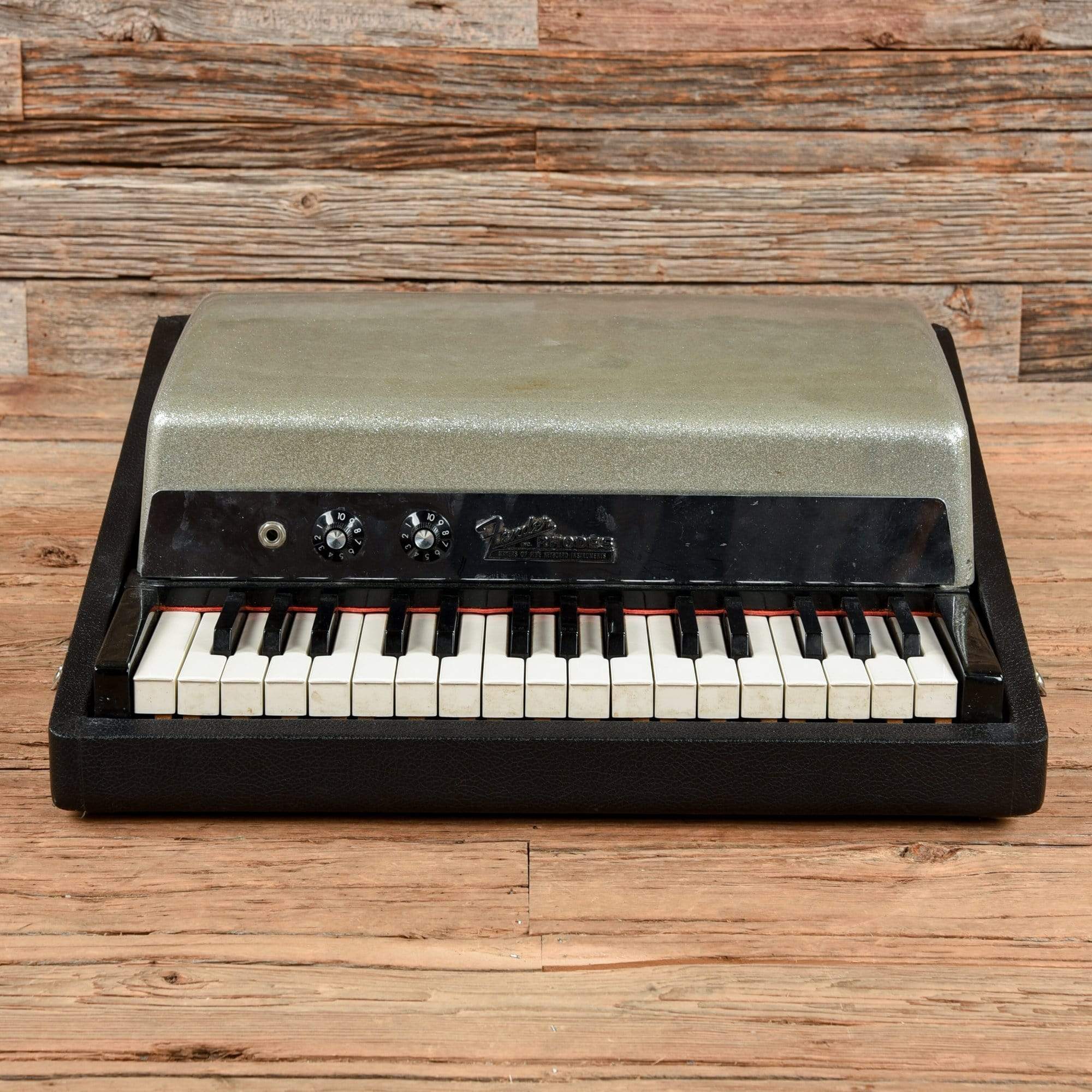 Fender Rhodes klavieru bass, sudrabs 1960. gFender Rhodes klavieru bass, sudrabs 1960. g  