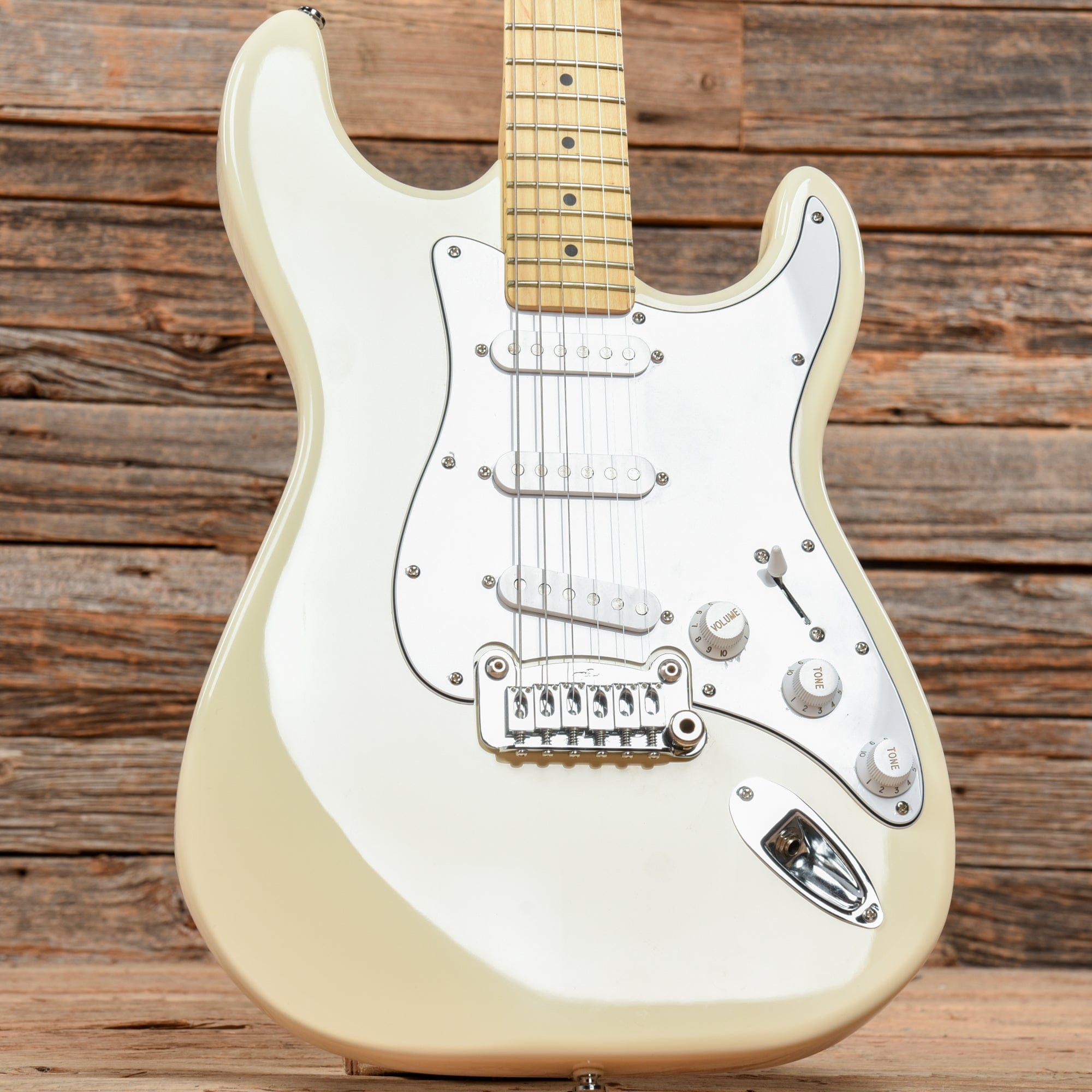 G&L Tribute Legacy Olympic White 2016 – Chicago Music Exchange