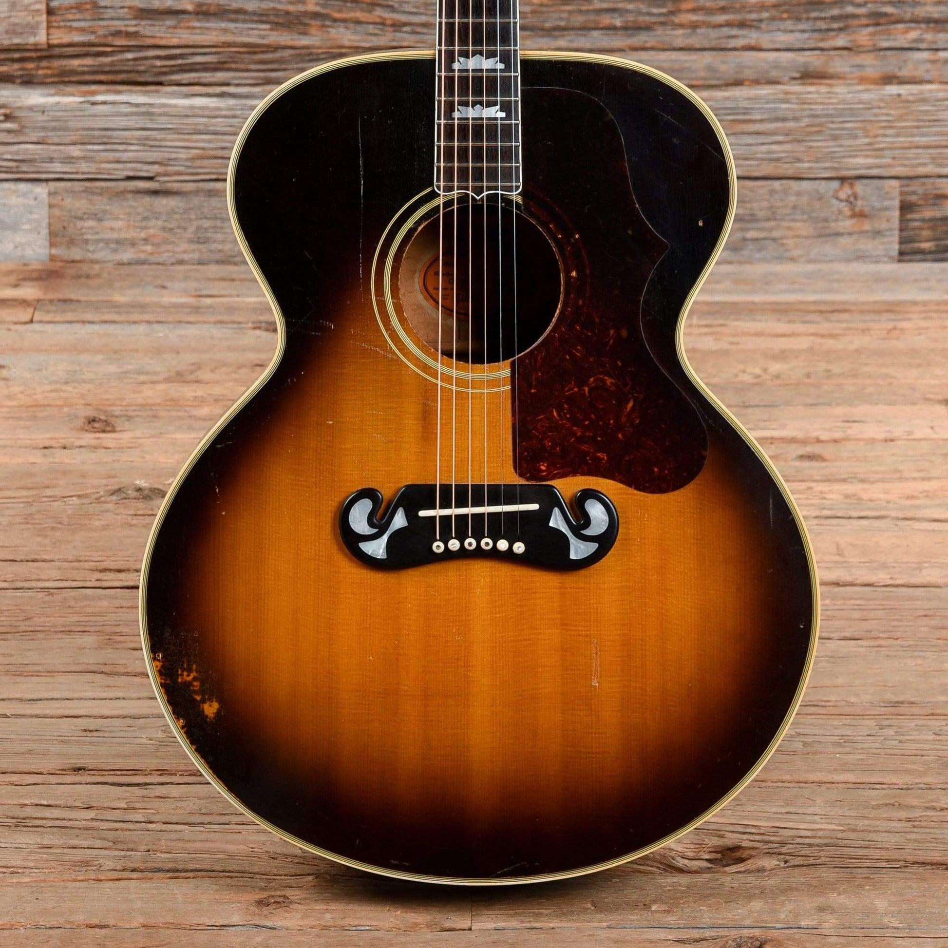 Gibson J-200 Sunburst 1967 Acoustic Guitars / Built-in Electronics,Acoustic Guitars / Jumbo