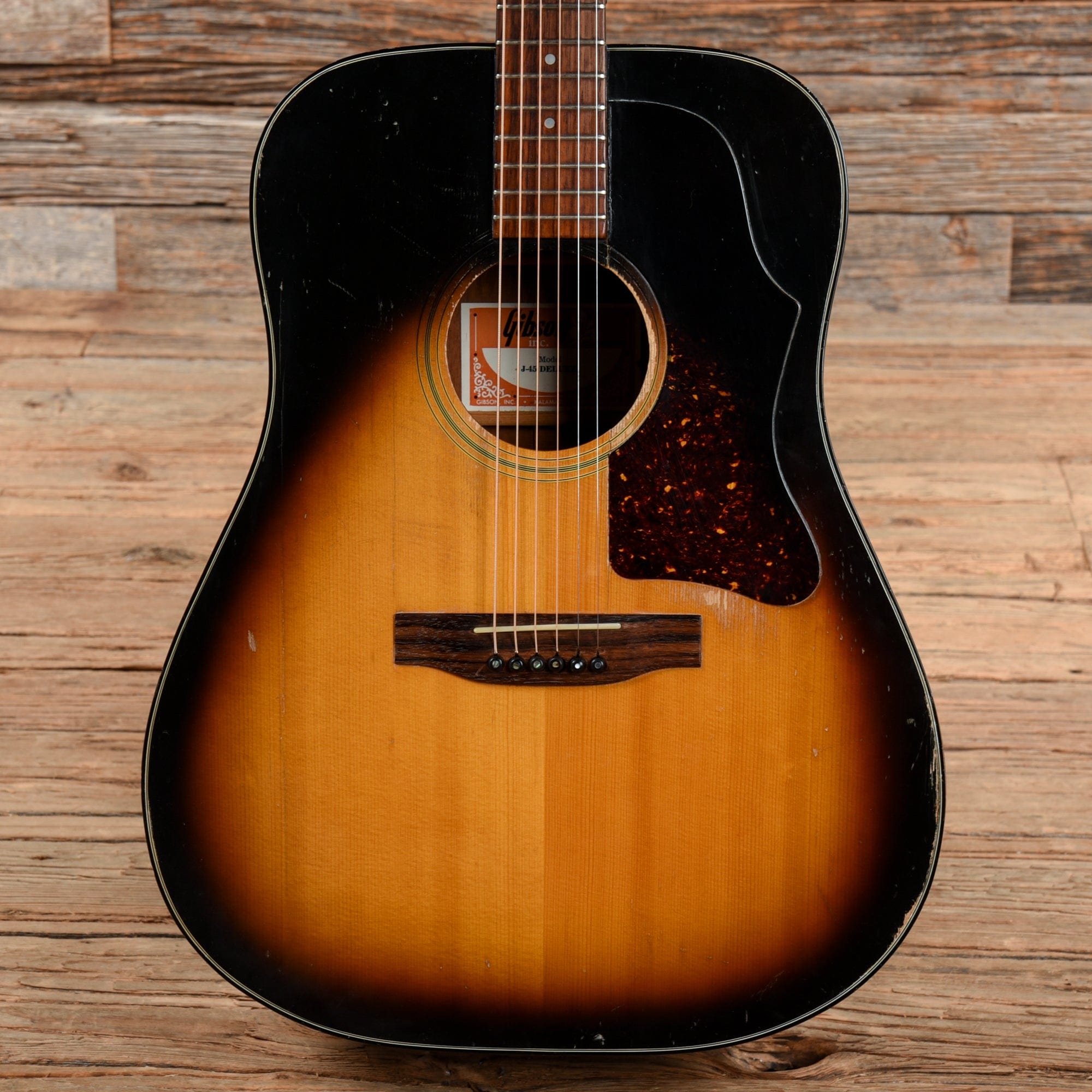 Gibson J-45 Deluxe Sunburst 1975 – Chicago Music Exchange