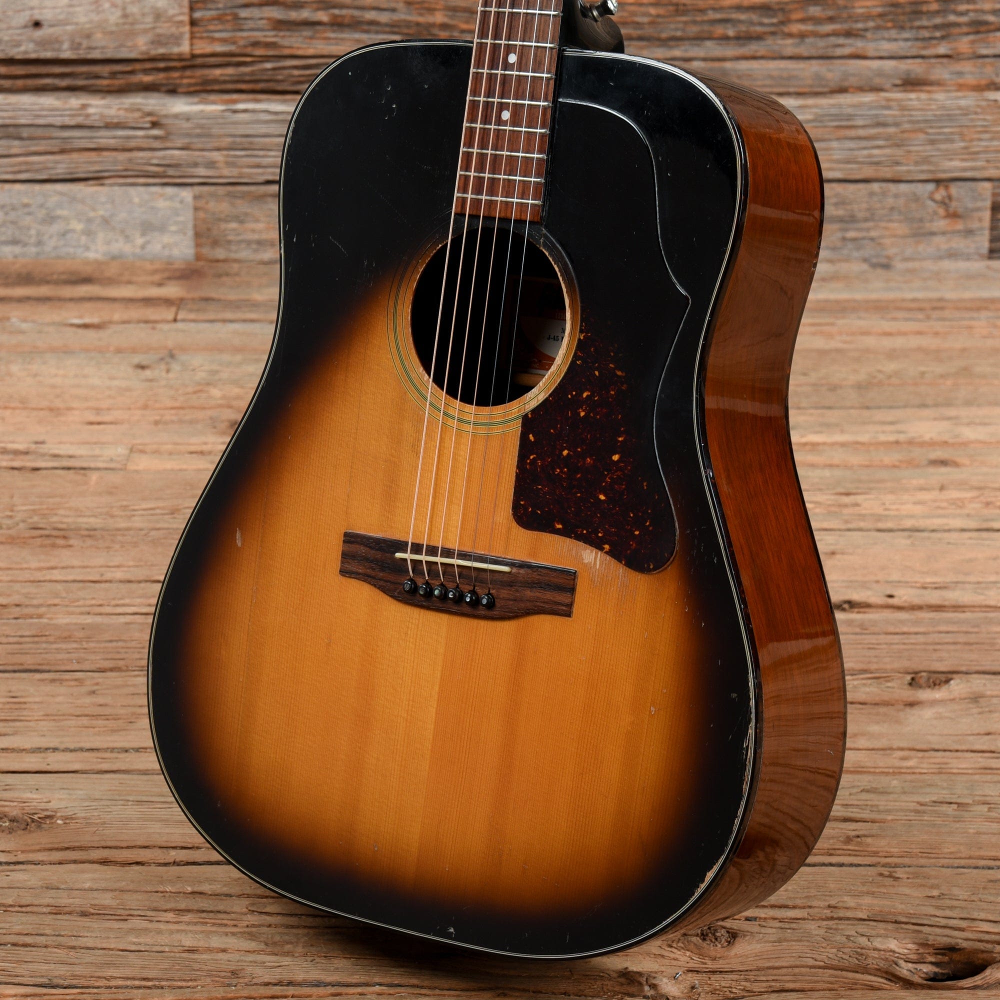 Gibson J-45 Deluxe Sunburst 1975 – Chicago Music Exchange