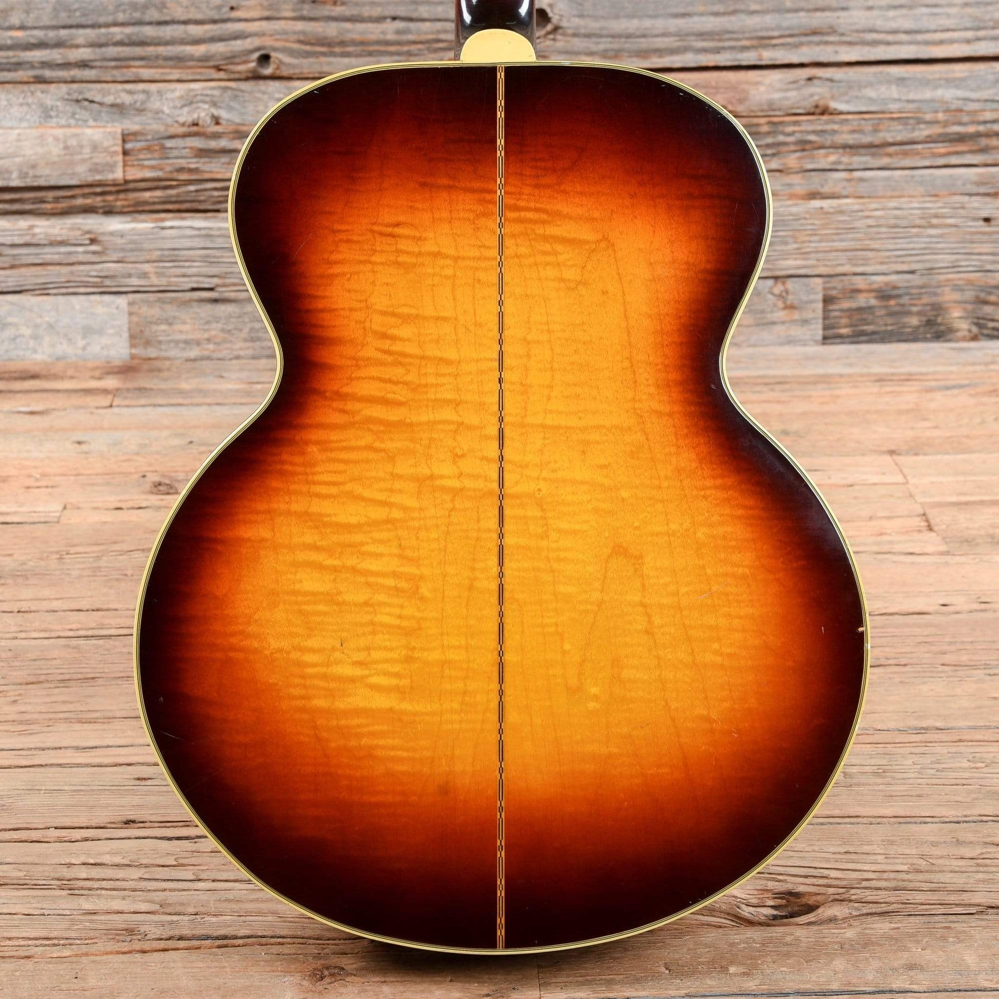 Gibson J-200 Sunburst 1967 Acoustic Guitars / Jumbo