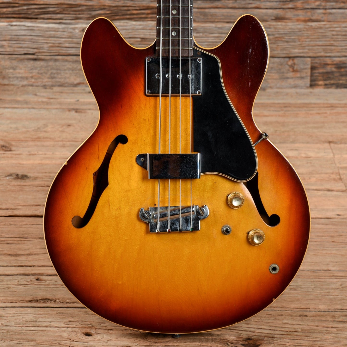 Gibson EB-2 Sunburst 1967 Bass Guitars / Short Scale