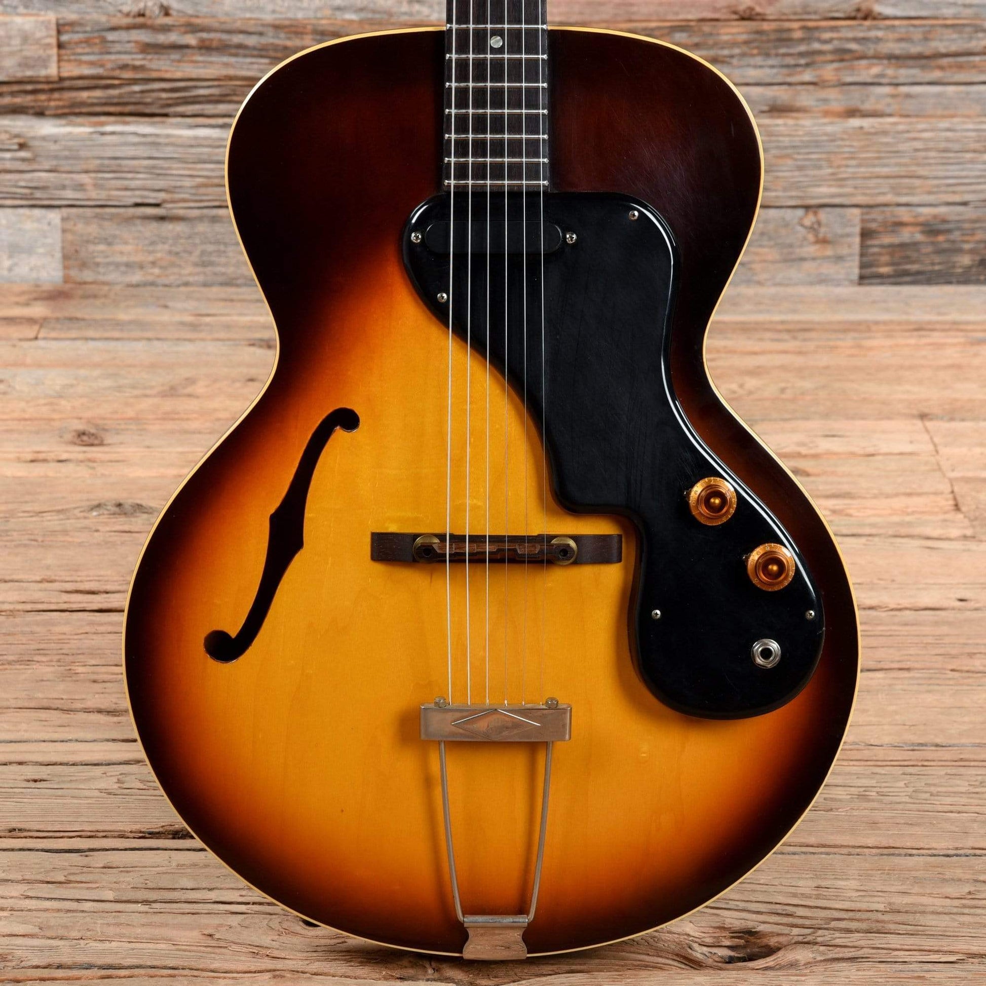 Gibson ES-120T Sunburst 1965 Electric Guitars / Hollow Body