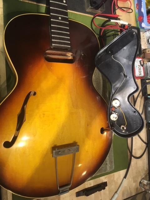 Gibson ES-120T Sunburst 1965 Electric Guitars / Hollow Body