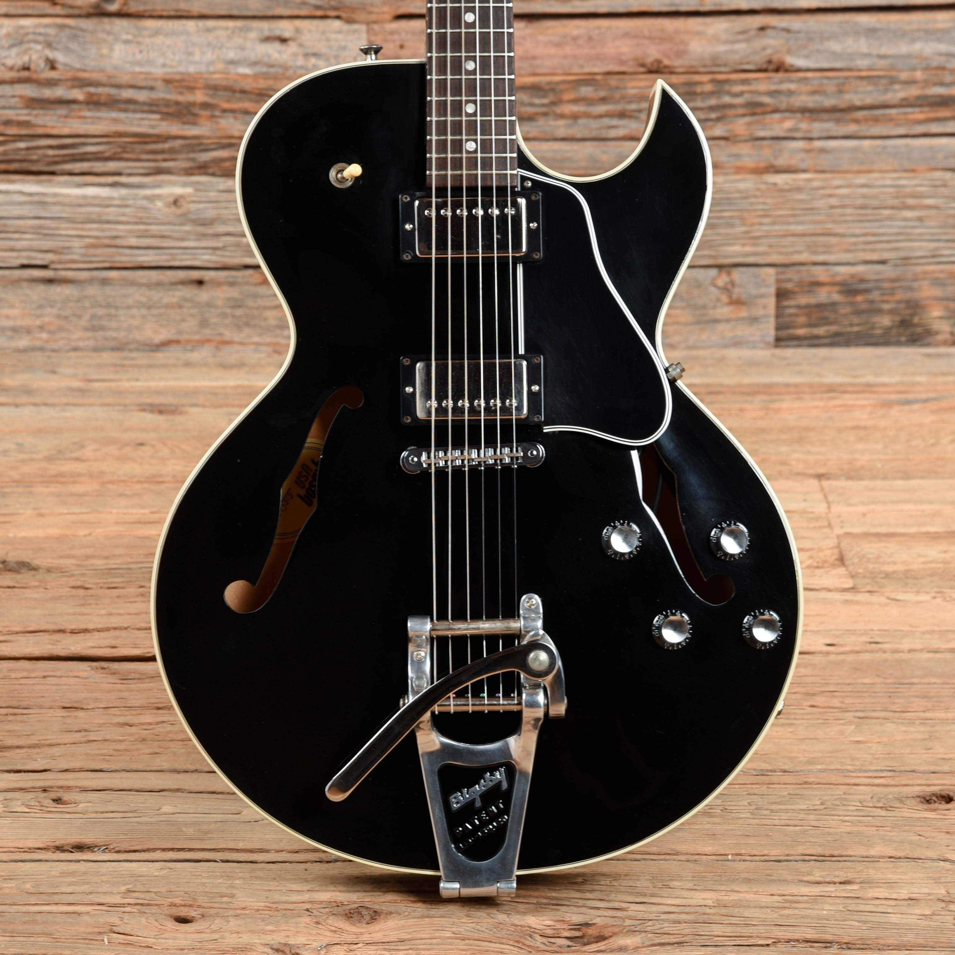 Gibson ES-135 Black 2002 – Chicago Music Exchange
