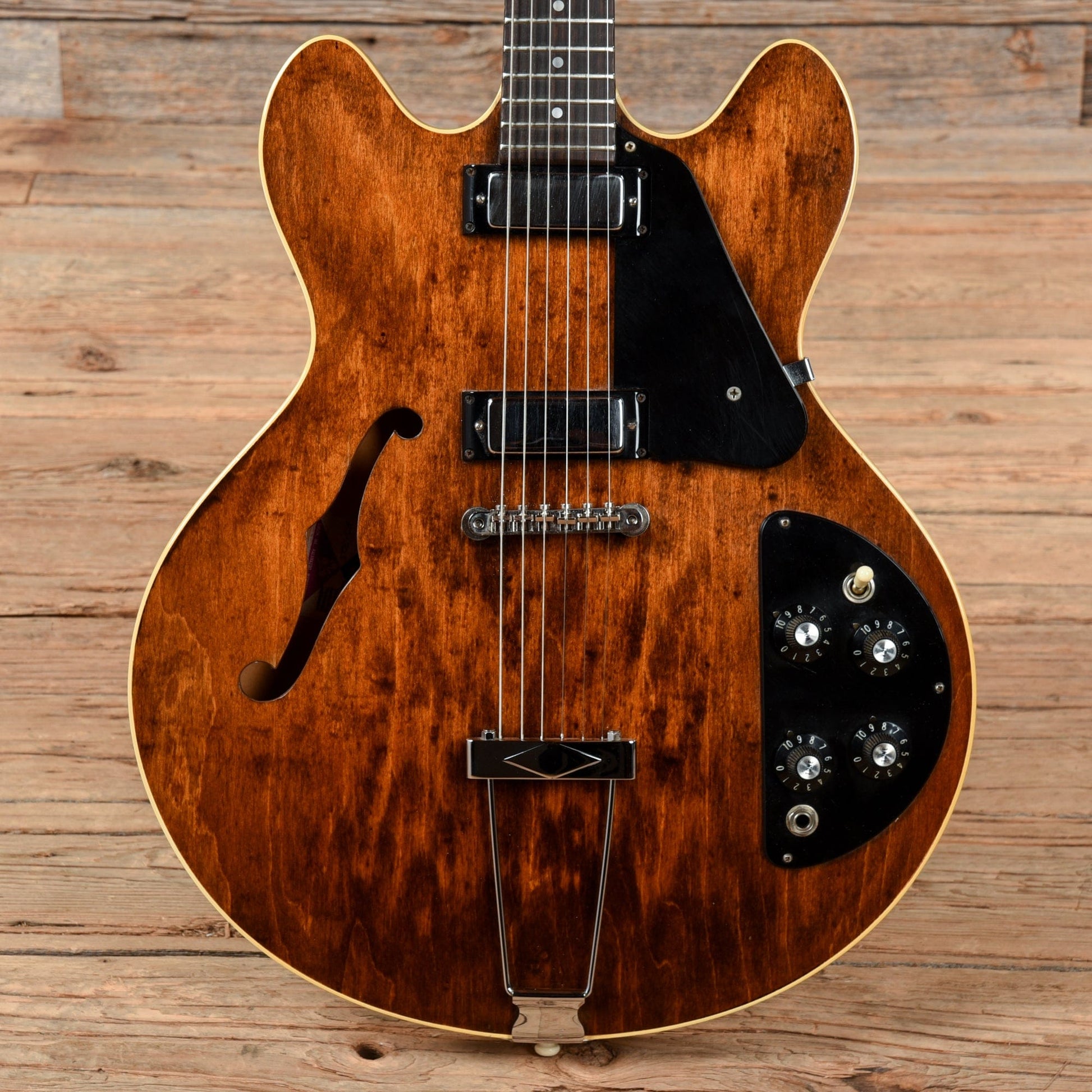 Gibson ES-325 Walnut 1975 Electric Guitars / Semi-Hollow