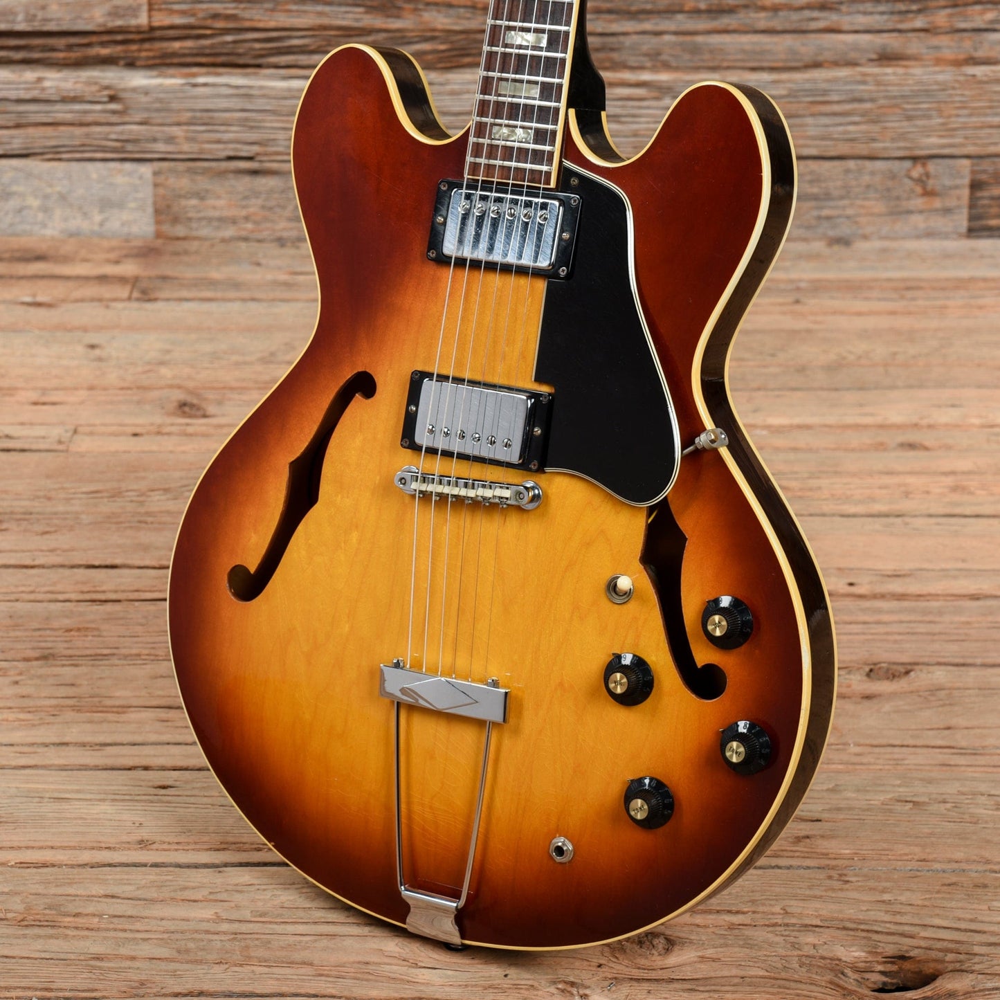 Gibson ES-335 Sunburst 1968 Electric Guitars / Semi-Hollow