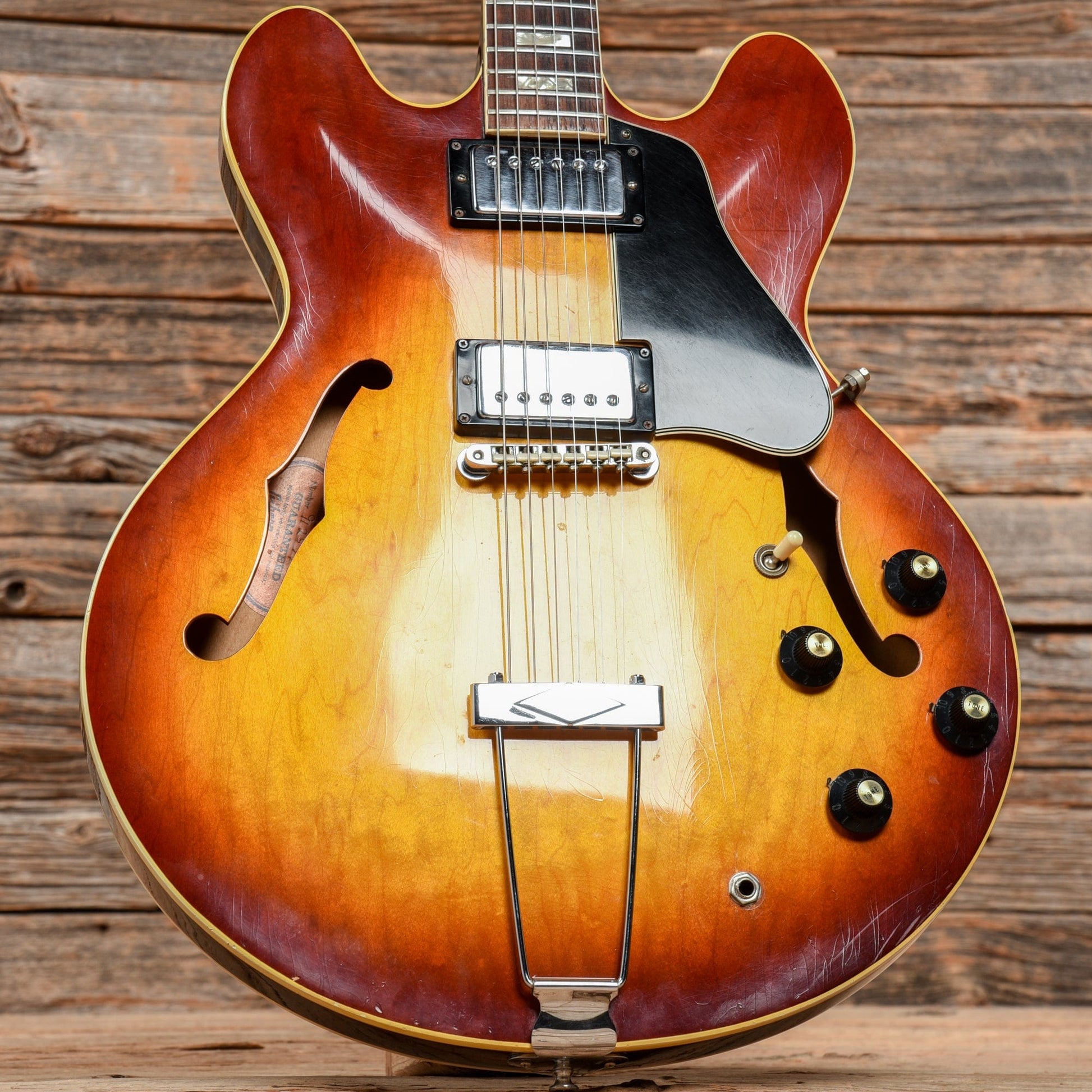 Gibson ES-335 Sunburst 1968 Electric Guitars / Semi-Hollow