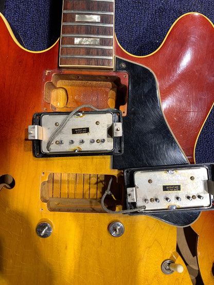 Gibson ES-335 Sunburst 1968 Electric Guitars / Semi-Hollow