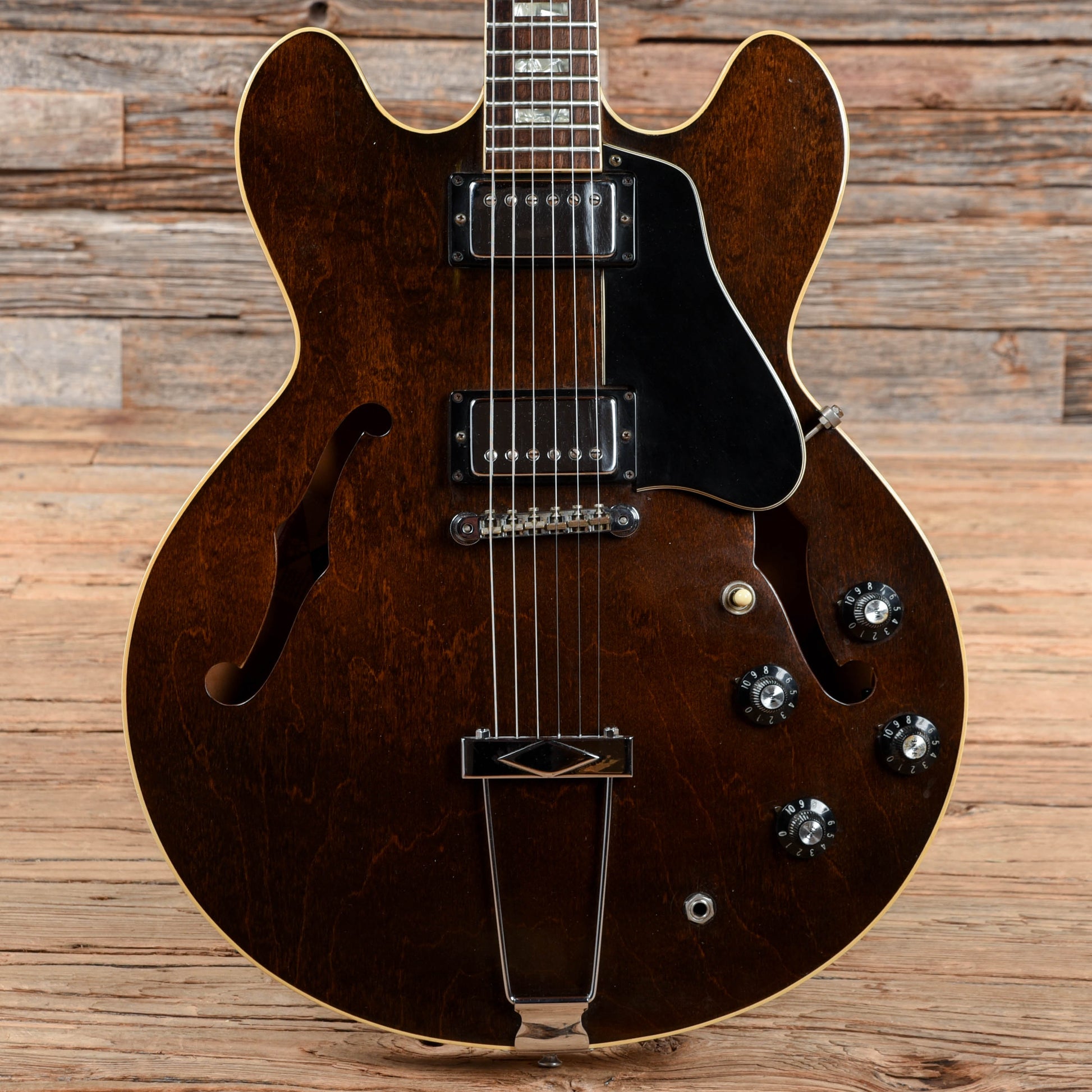 Gibson ES-335 Walnut 1975 Electric Guitars / Semi-Hollow