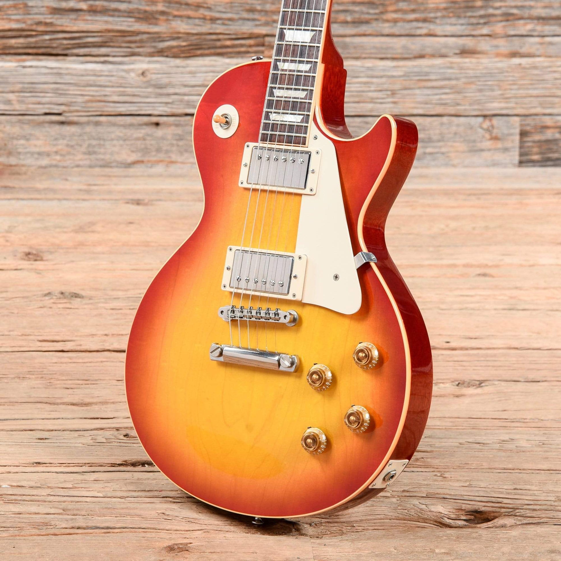 Gibson Custom Shop 1958 Les Paul Standard Cherry Sunburst 2005 Electric Guitars / Solid Body