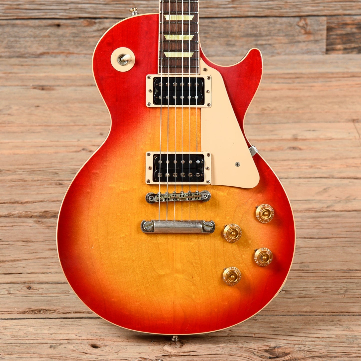 Gibson Les Paul Classic Cherry Sunburst Electric Guitars / Solid Body