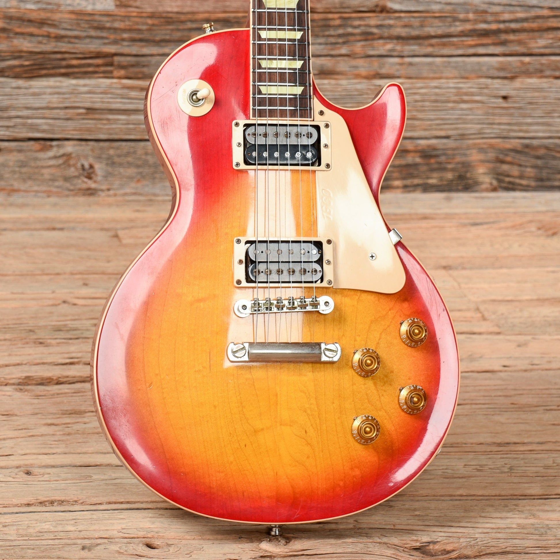 Gibson Les Paul Classic Cherry Sunburst Electric Guitars / Solid Body