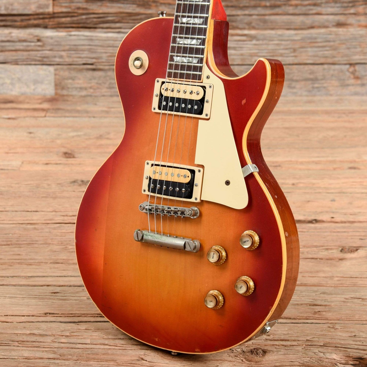 Gibson Les Paul Deluxe Cherry Sunburst 1976 Electric Guitars / Solid Body