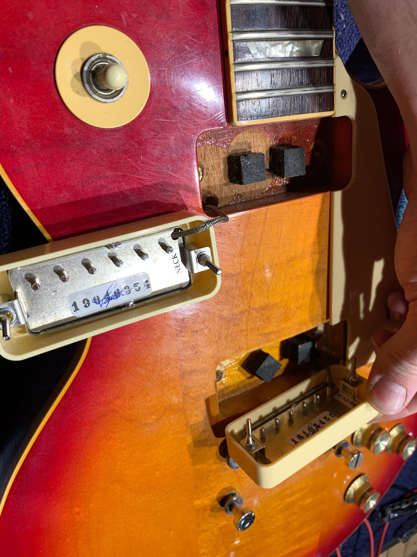 Gibson Les Paul Deluxe Cherry Sunburst 1976 Electric Guitars / Solid Body