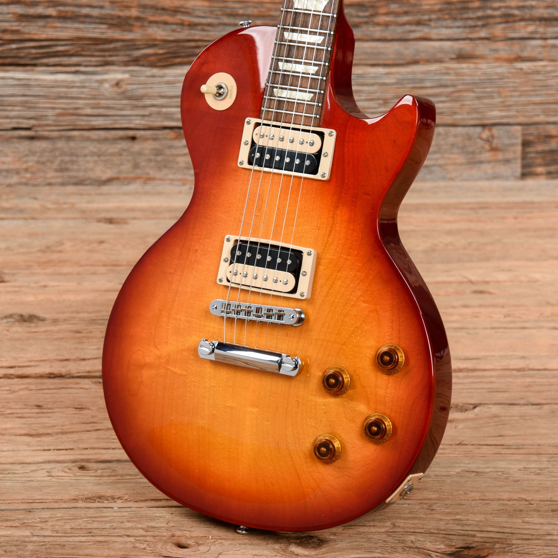 Gibson Les Paul Studio '60s Deluxe Cherry Sunburst 2010 Electric Guitars / Solid Body