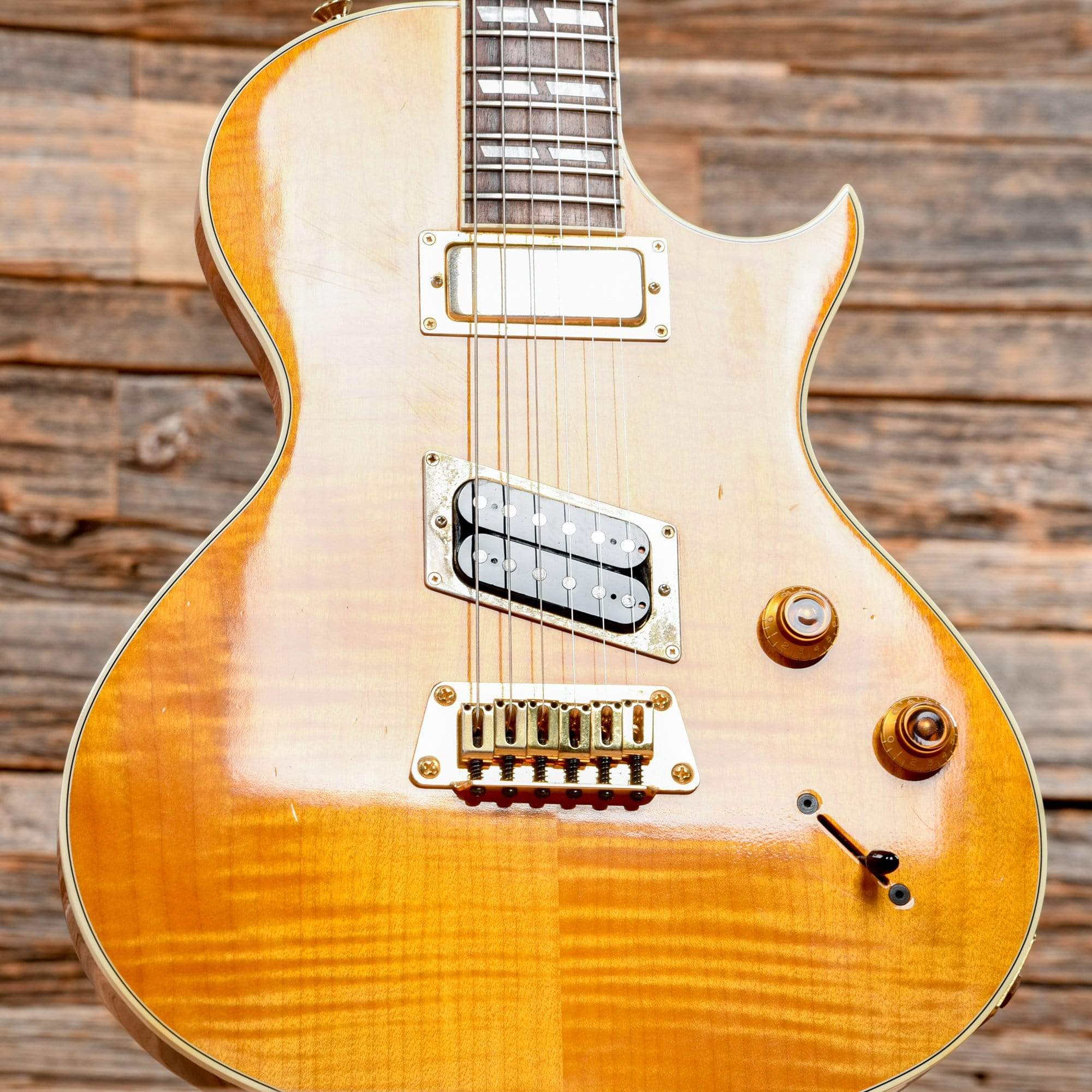 Gibson Nighthawk Standard ST Amber 1994 – Chicago Music Exchange