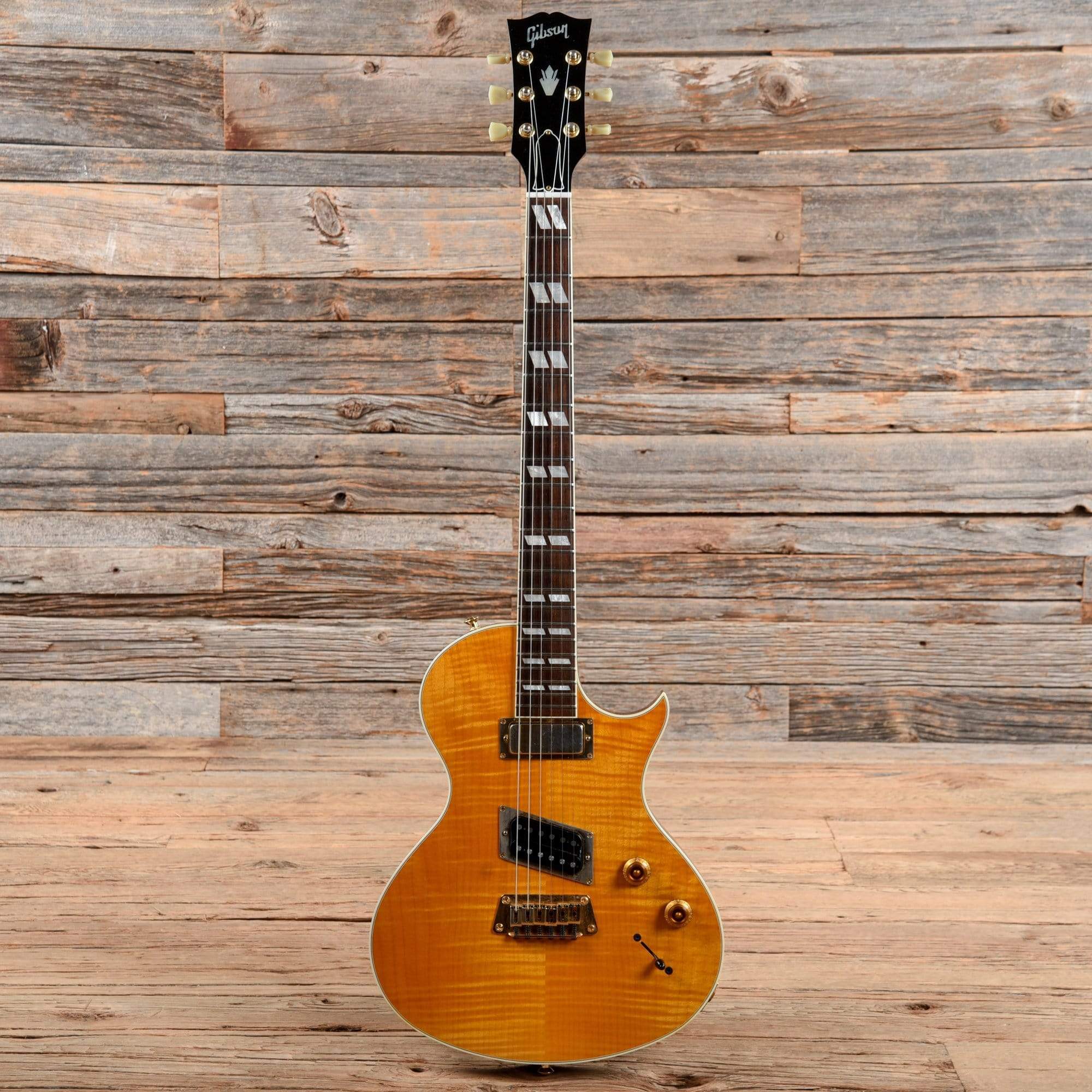 Gibson Nighthawk Standard ST Amber 1994 – Chicago Music Exchange