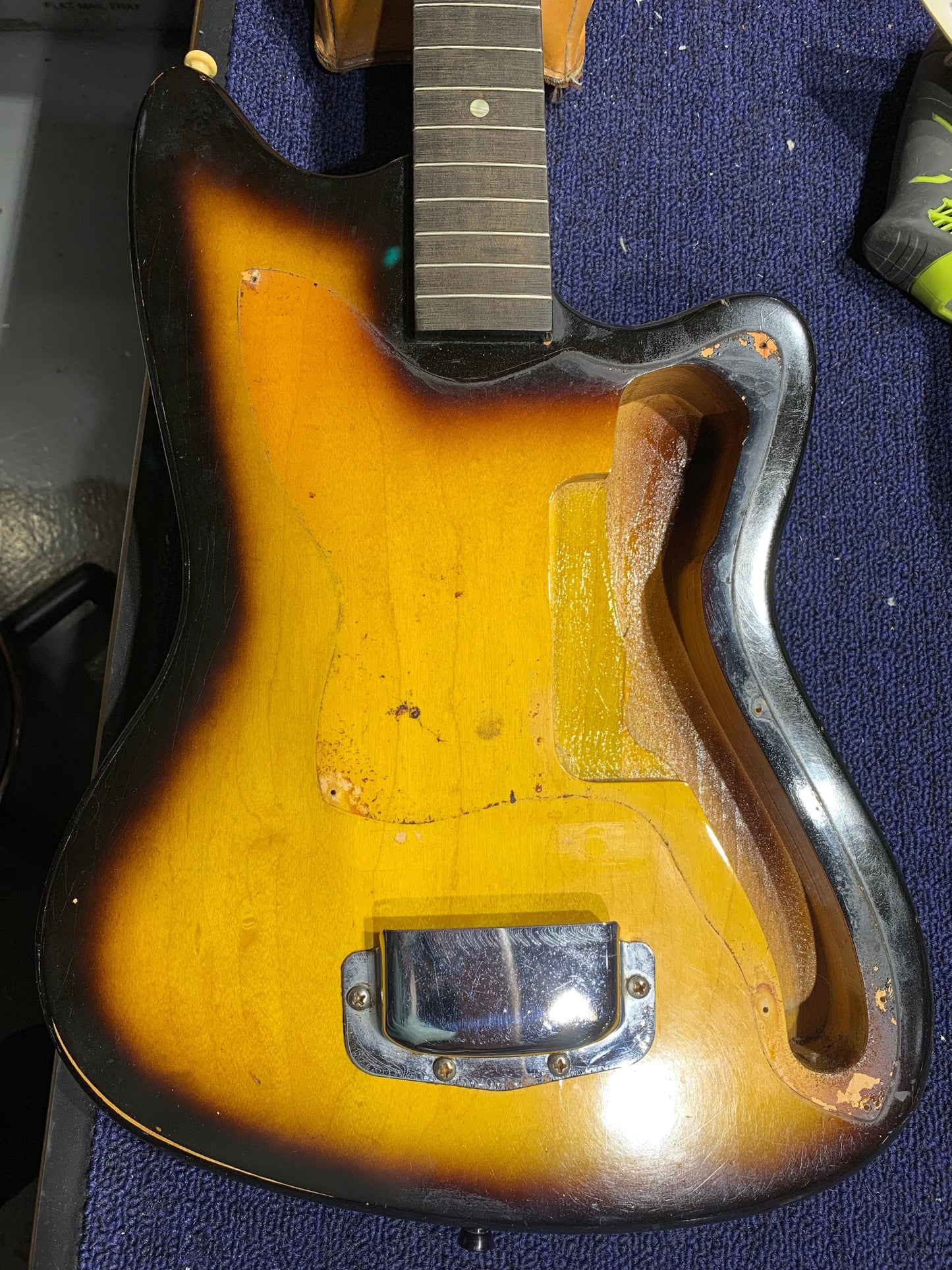 Harmony Bobkat Sunburst 1965 Electric Guitars / Solid Body