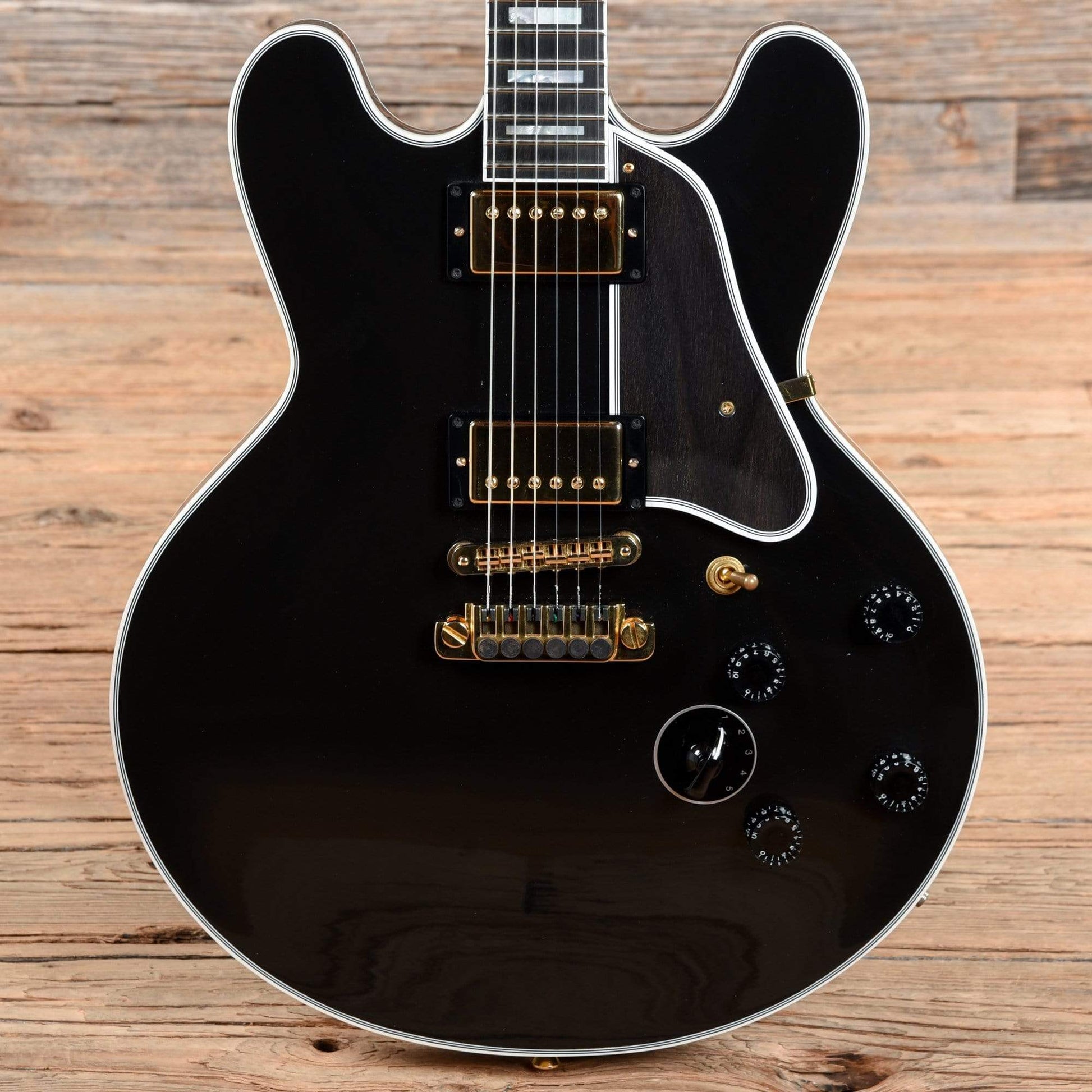 Heritage H-555 Black 2016 Electric Guitars / Semi-Hollow