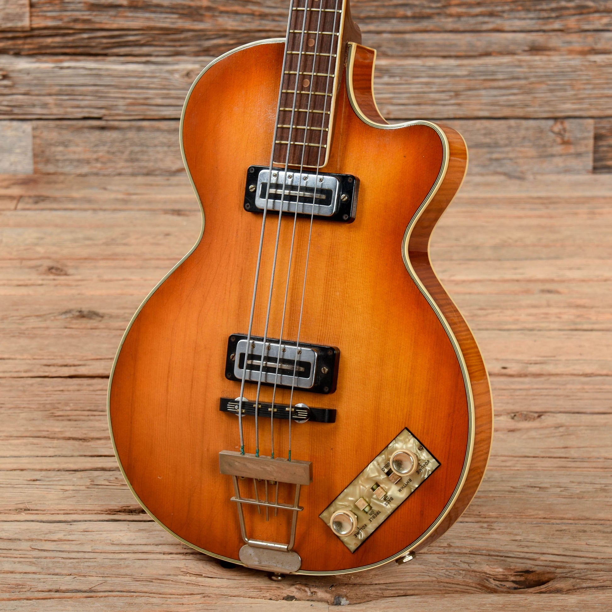 Hofner Club Bass Sunburst 1967 Bass Guitars / Short Scale