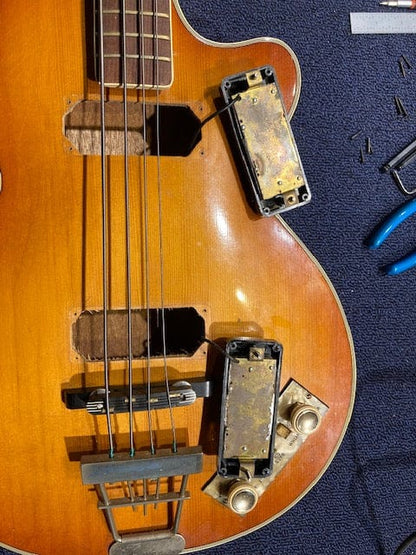 Hofner Club Bass Sunburst 1967 Bass Guitars / Short Scale