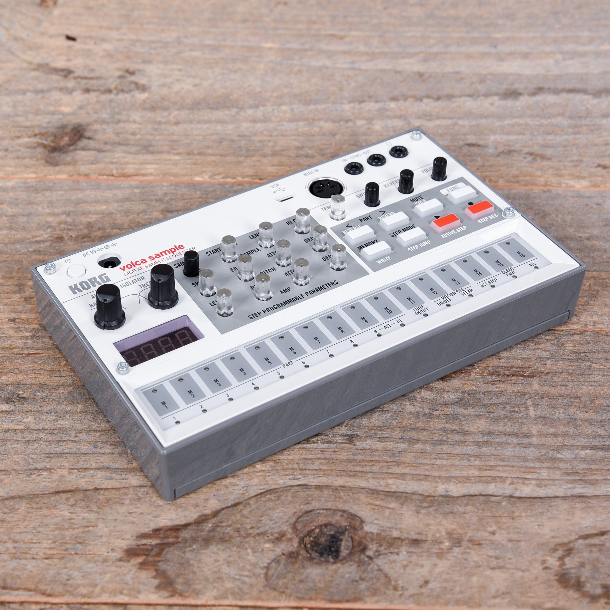 Korg Volca Sample w/ reachargable AA batteries included and power shops supply