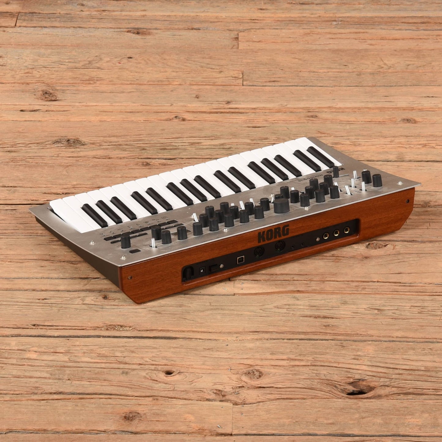 Korg Minilogue 4-Voice Analog Polyphonic Synthesizer Keyboards and Synths / Synths / Analog Synths