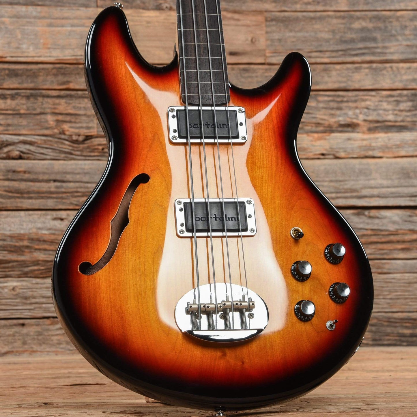 Lakland Skyline Hollowbody Fretless Sunburst 2003 Bass Guitars / 4-String