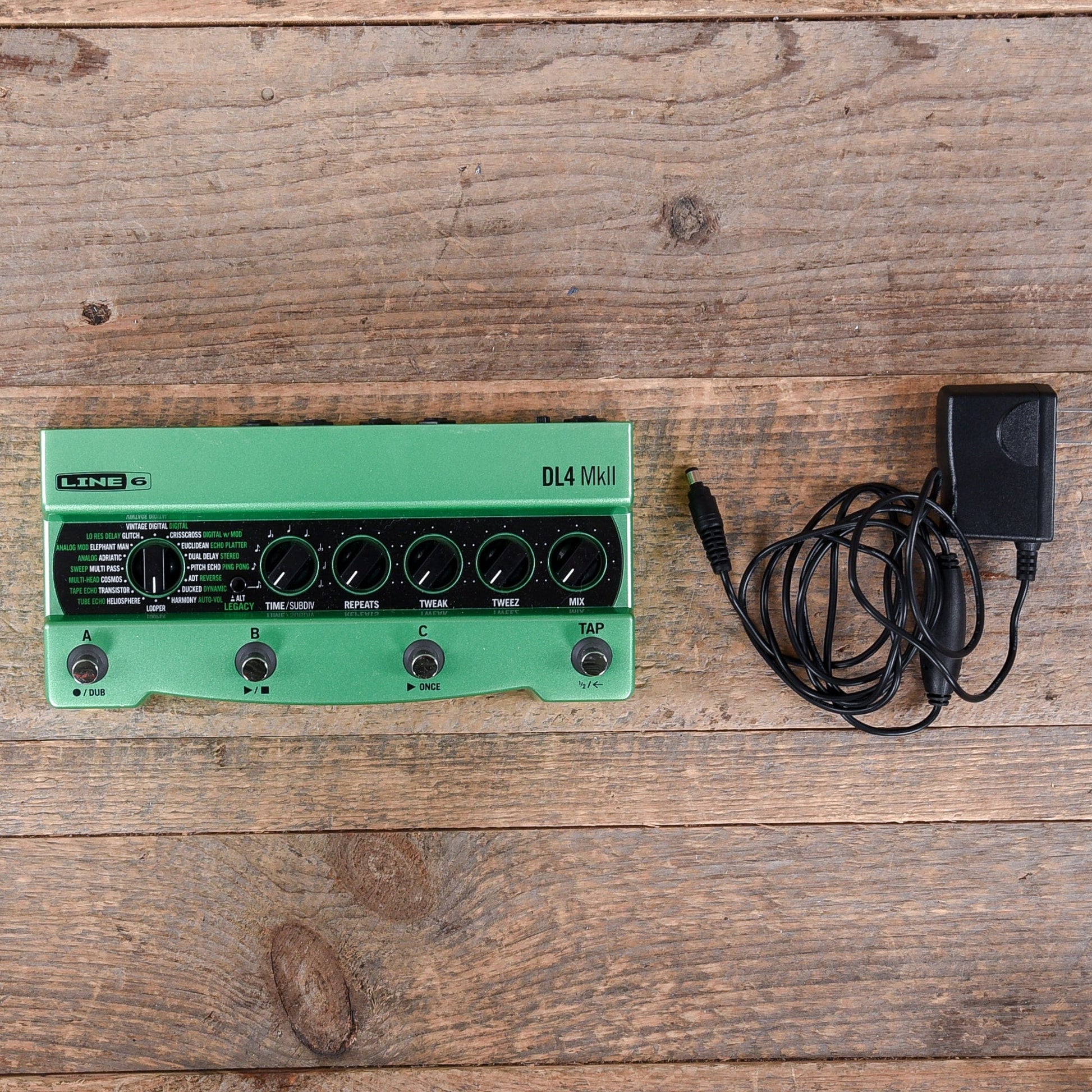 Line 6 DL4 MKII Delay Modeler Pedal Effects and Pedals / Delay