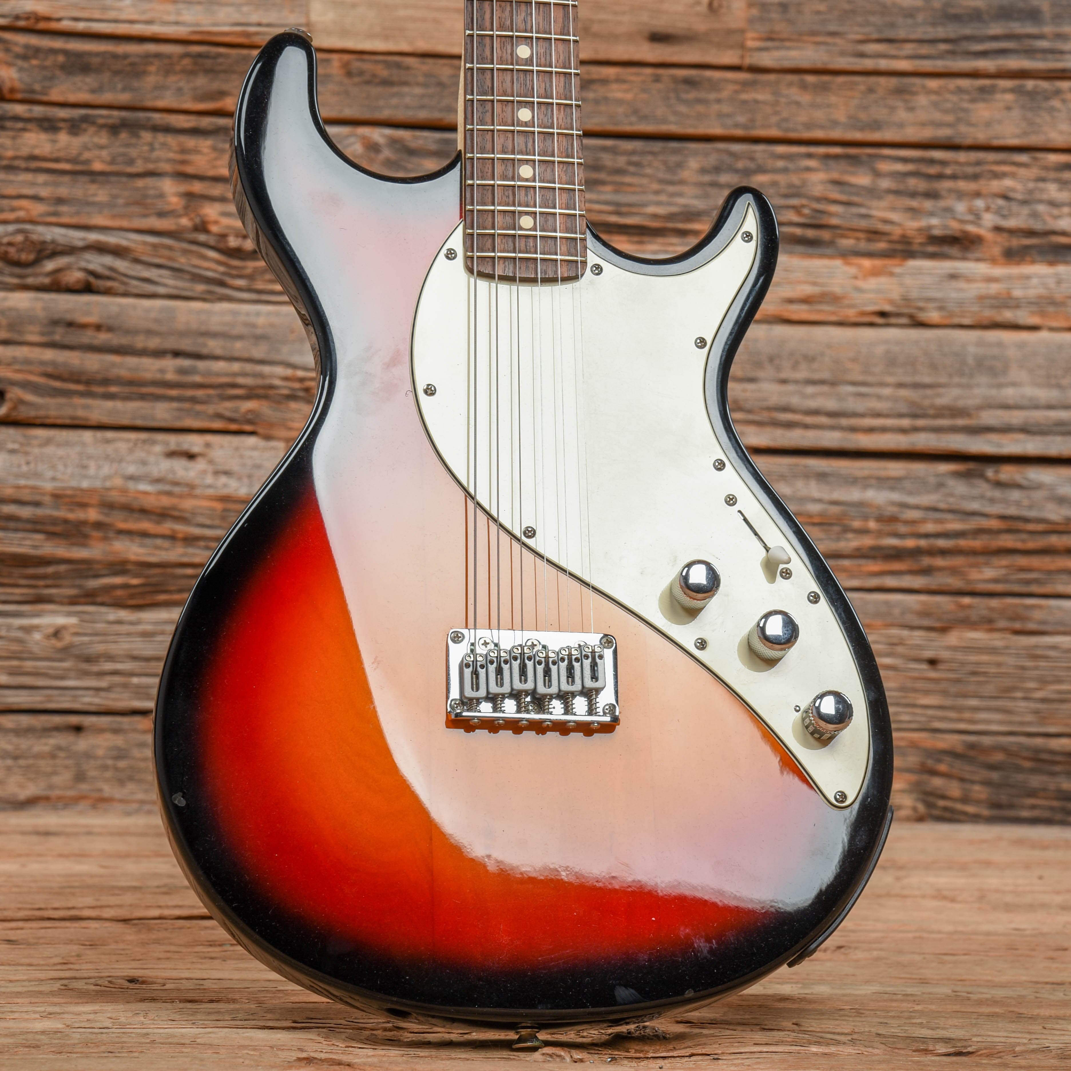 Line 6 Variax 300 Sunburst – Chicago Music Exchange