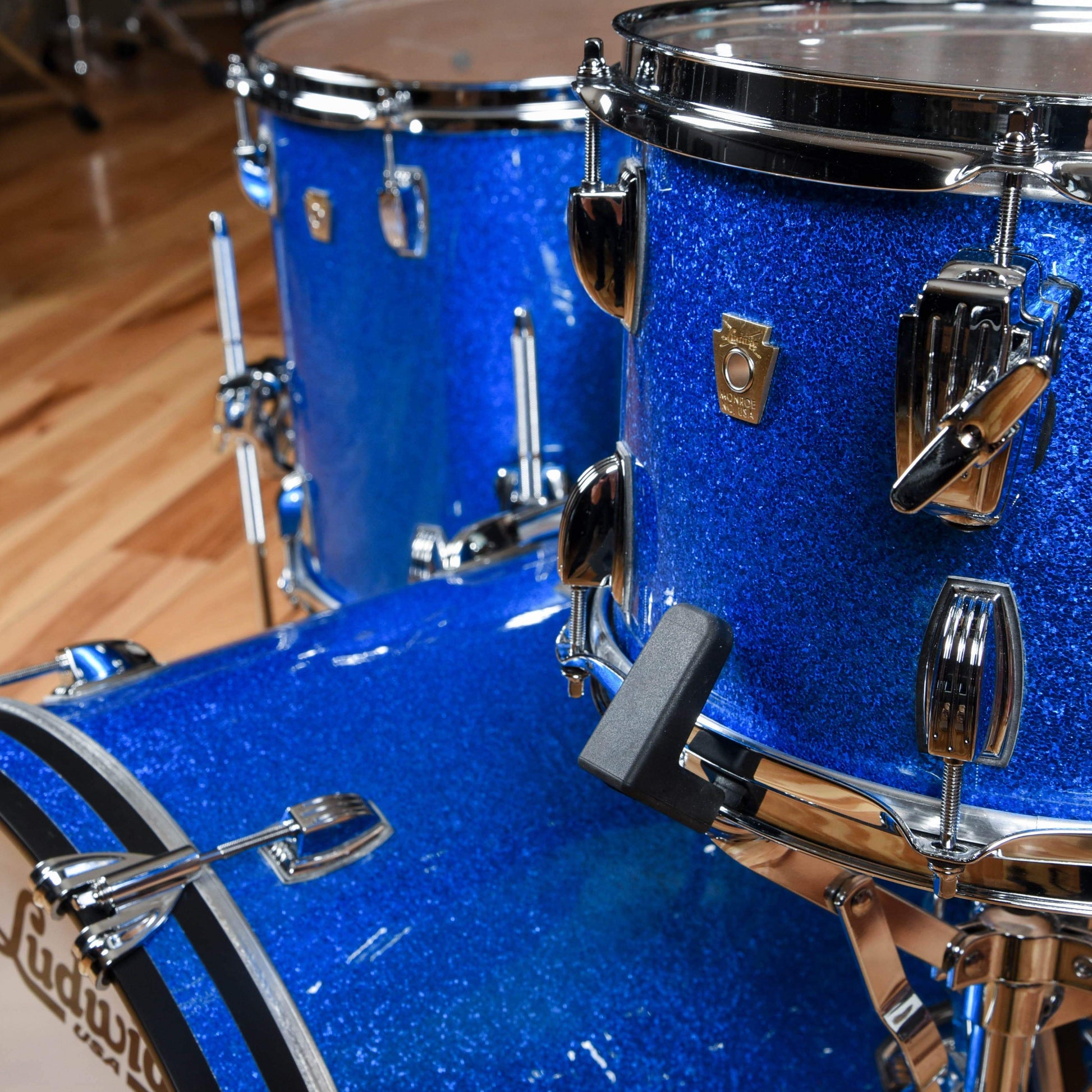 Ludwig Classic Maple 12/14/18 3pc. Drum Kit Blue Sparkle Drums and Percussion / Acoustic Drums / Full Acoustic Kits