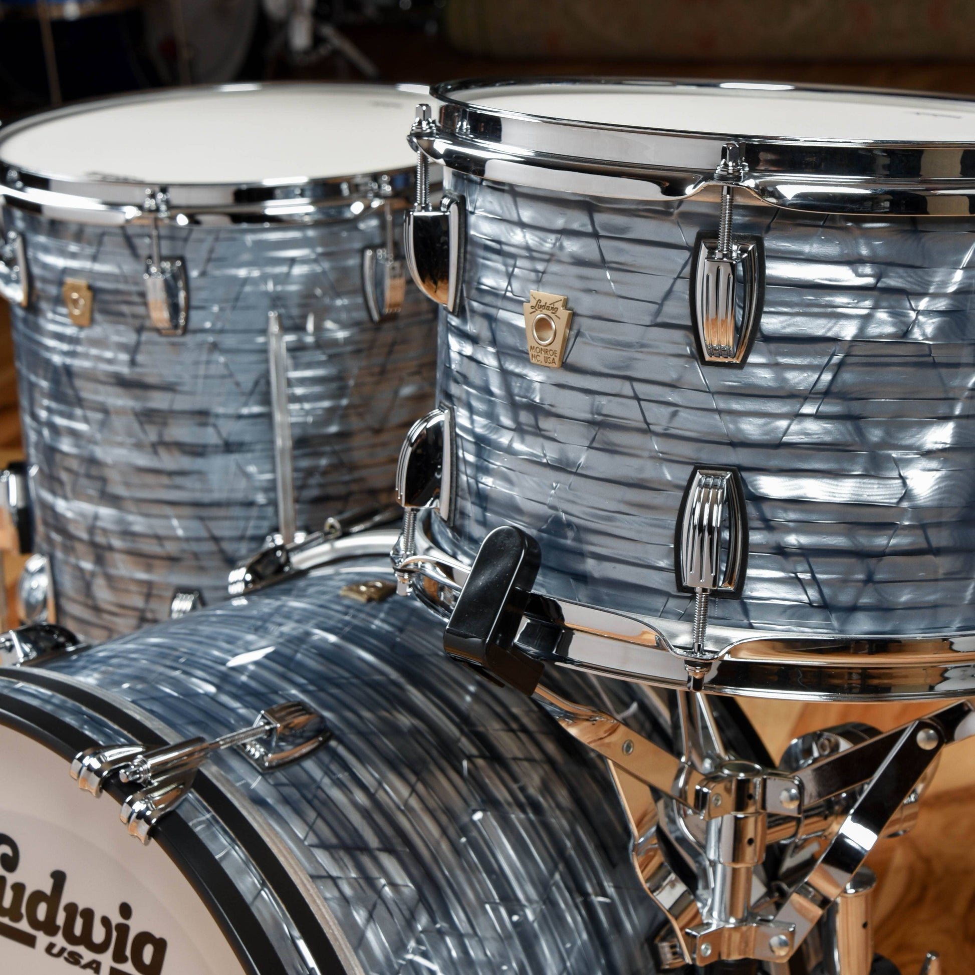 Ludwig Classic Maple 12/14/18x12 3pc. Drum Kit Sky Blue Pearl Drums and Percussion / Acoustic Drums / Full Acoustic Kits