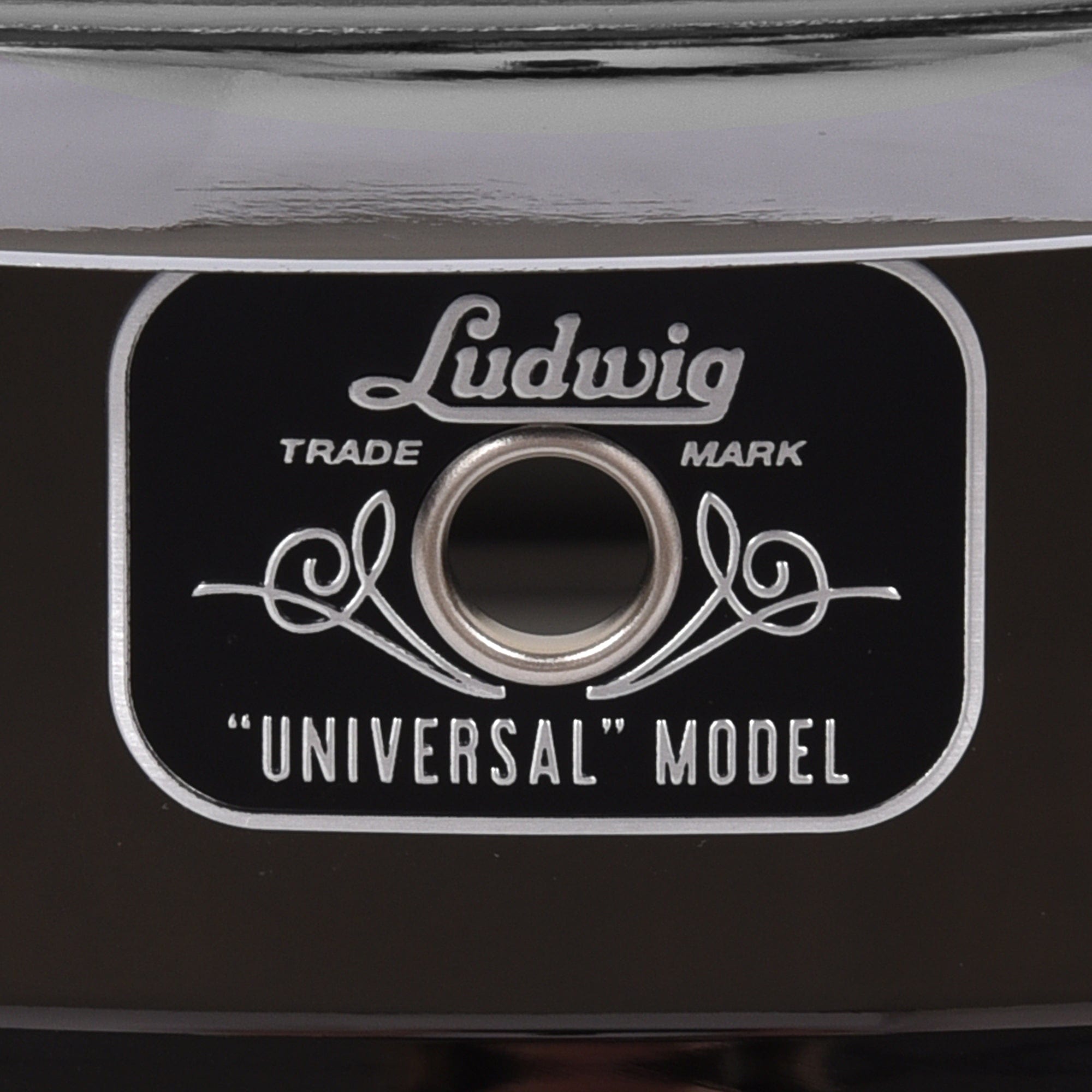 Ludwig 5.5x14 Universal Brass Snare Drum Chrome Drums and Percussion / Acoustic Drums / Snare